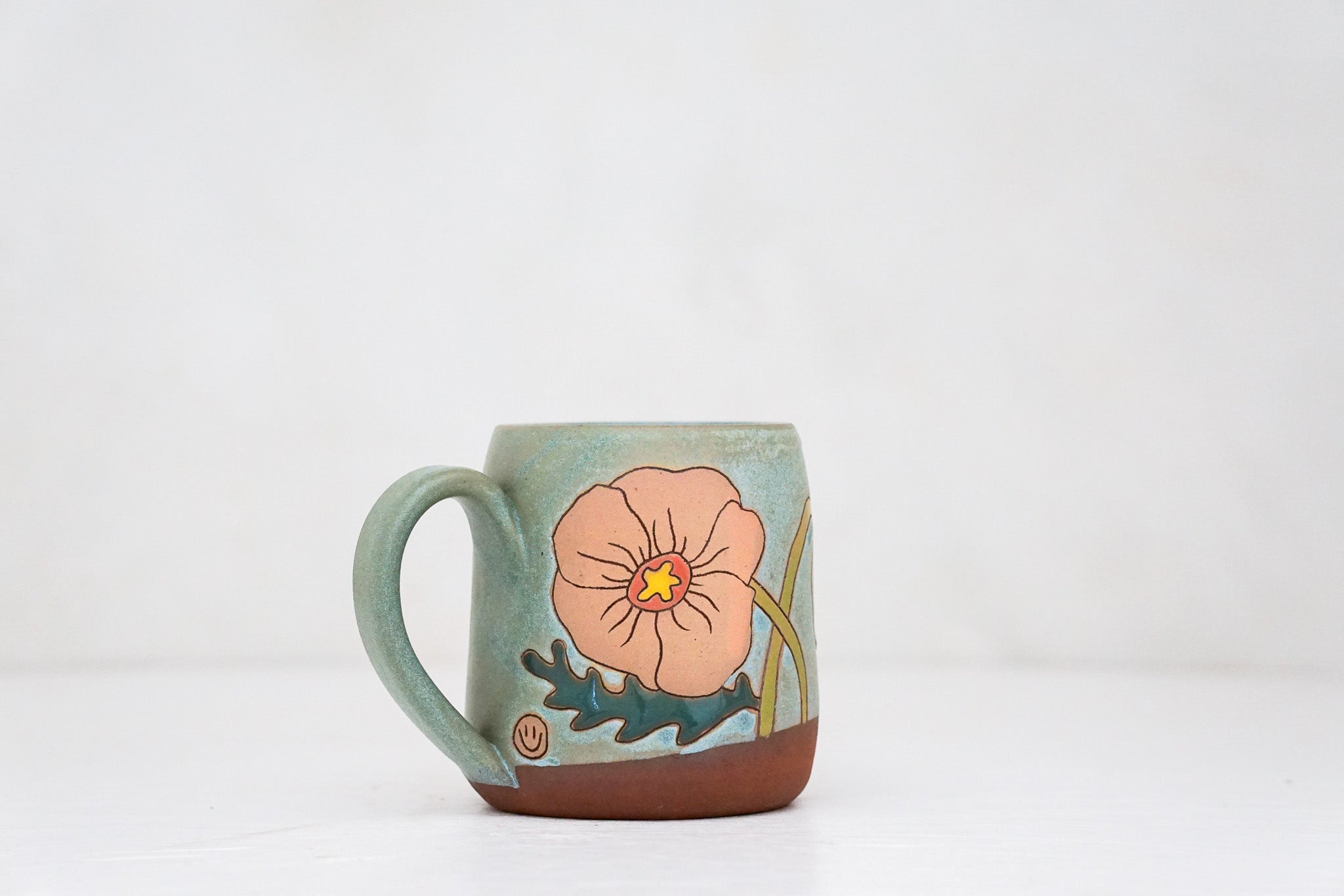 Wavy Poppy mug in Lake