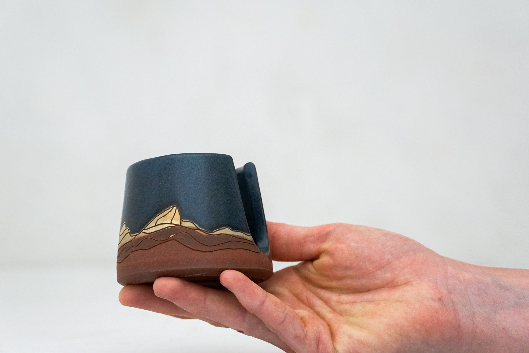 Mtn Moon sponge holder in Darby