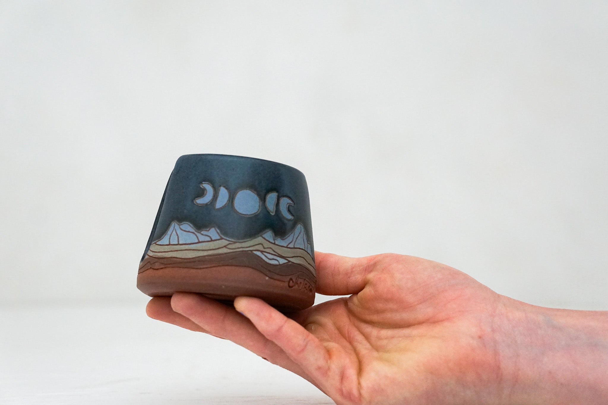 Moonphase sponge holder in Darby
