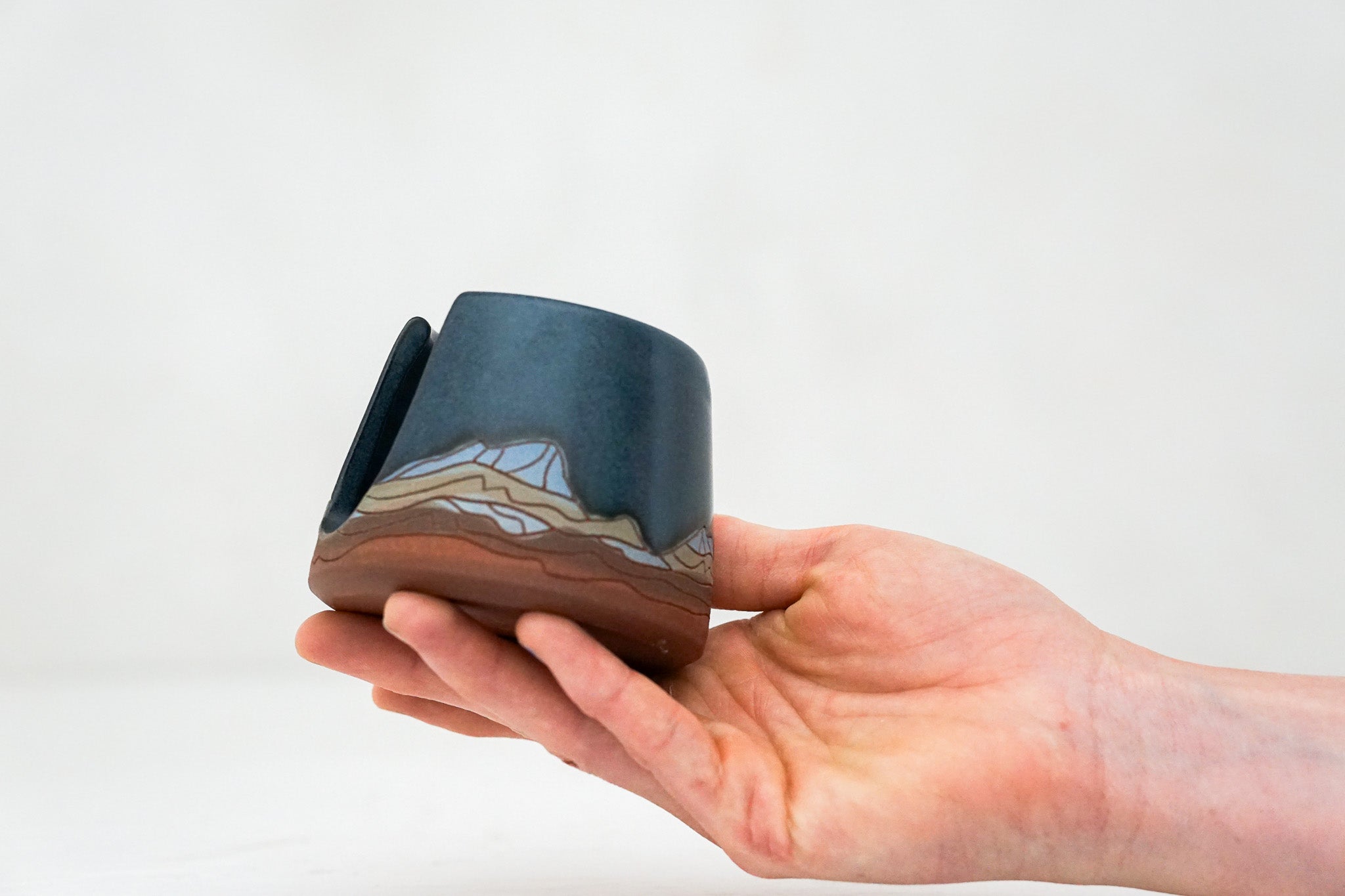 Moonphase sponge holder in Darby