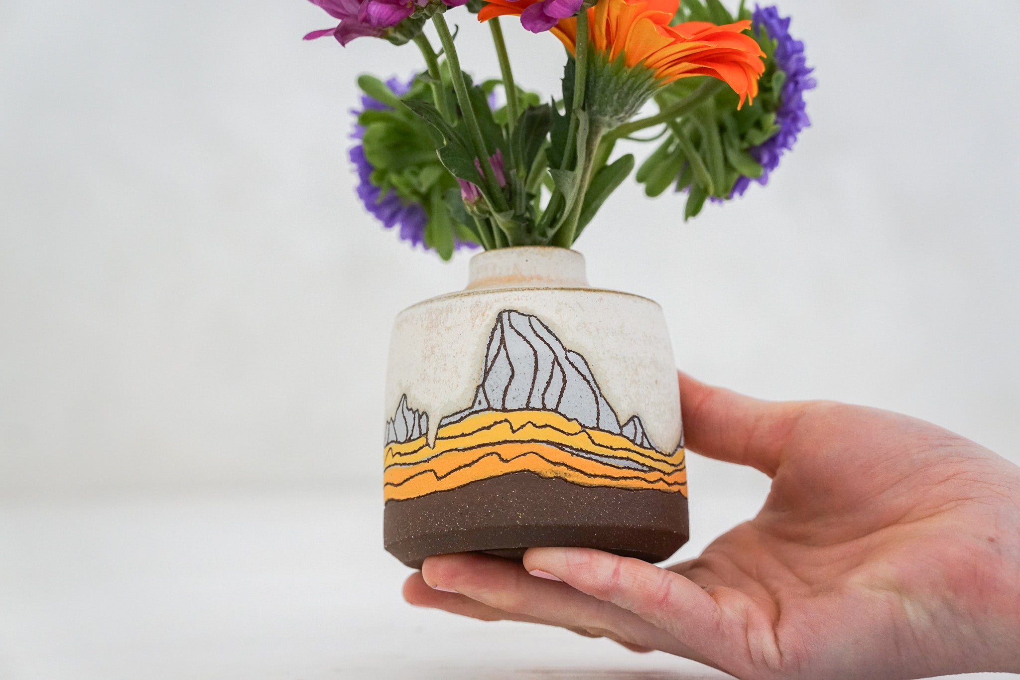 W Teton Yellows in Dusk Budvase