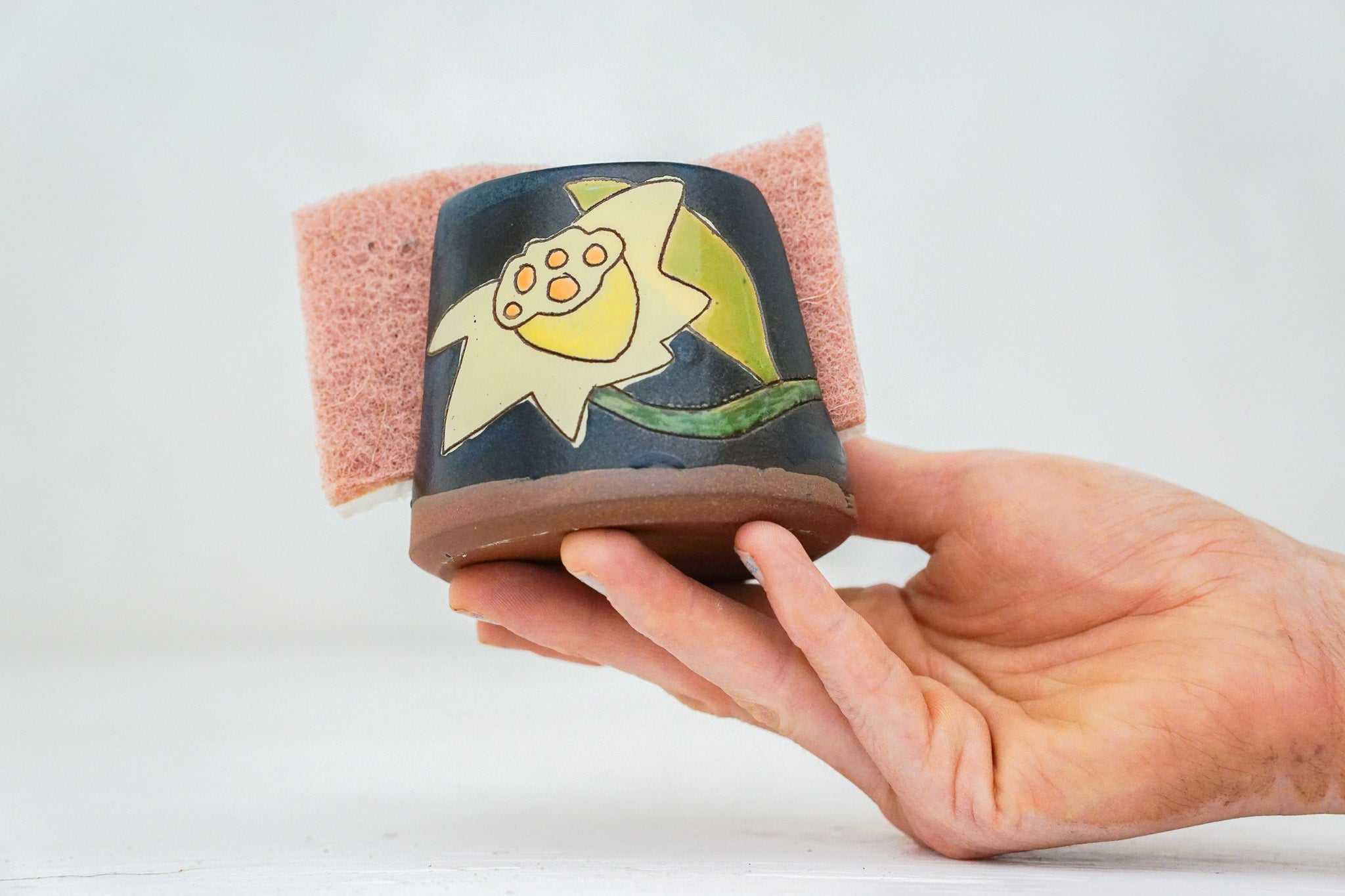 Daffodil Sponge Holder in Darby