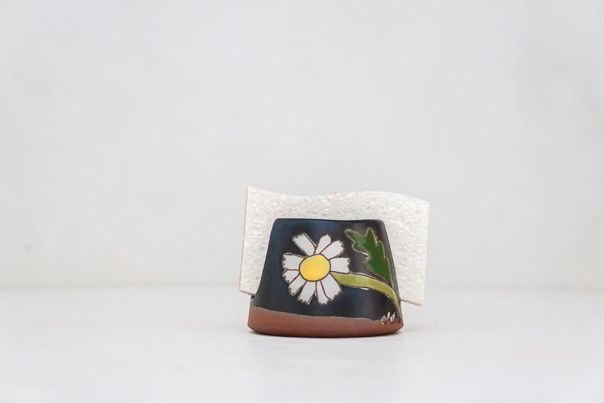 Daisy Sponge Holder in Darby