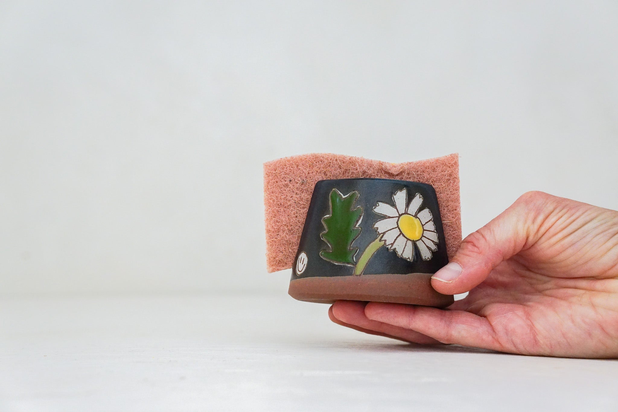 Daisy Sponge Holder in Darby