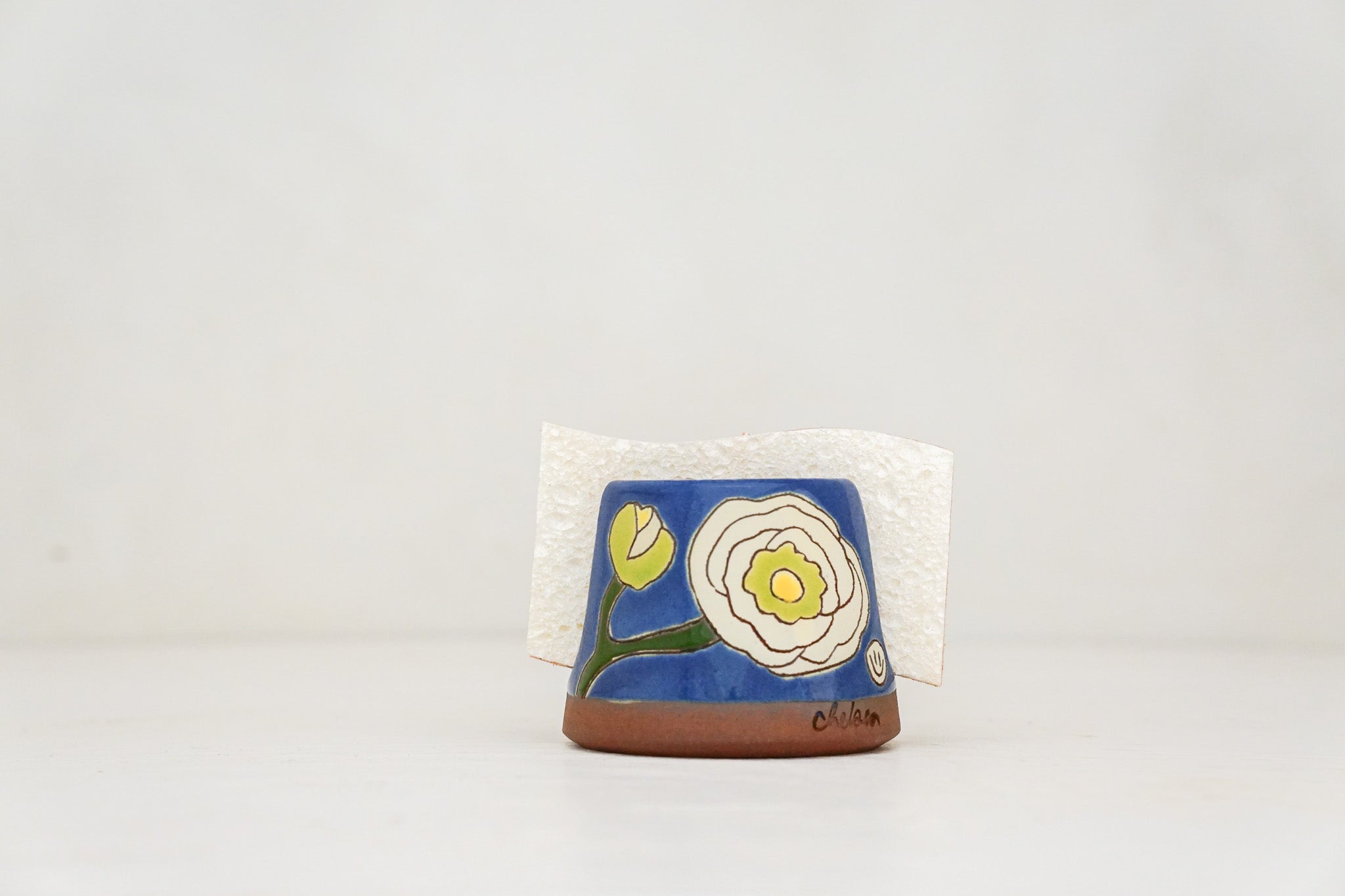 Flower Sponge Holder in Flax