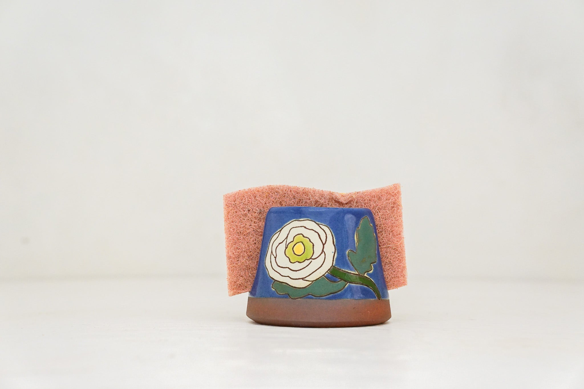 Flower Sponge Holder in Flax