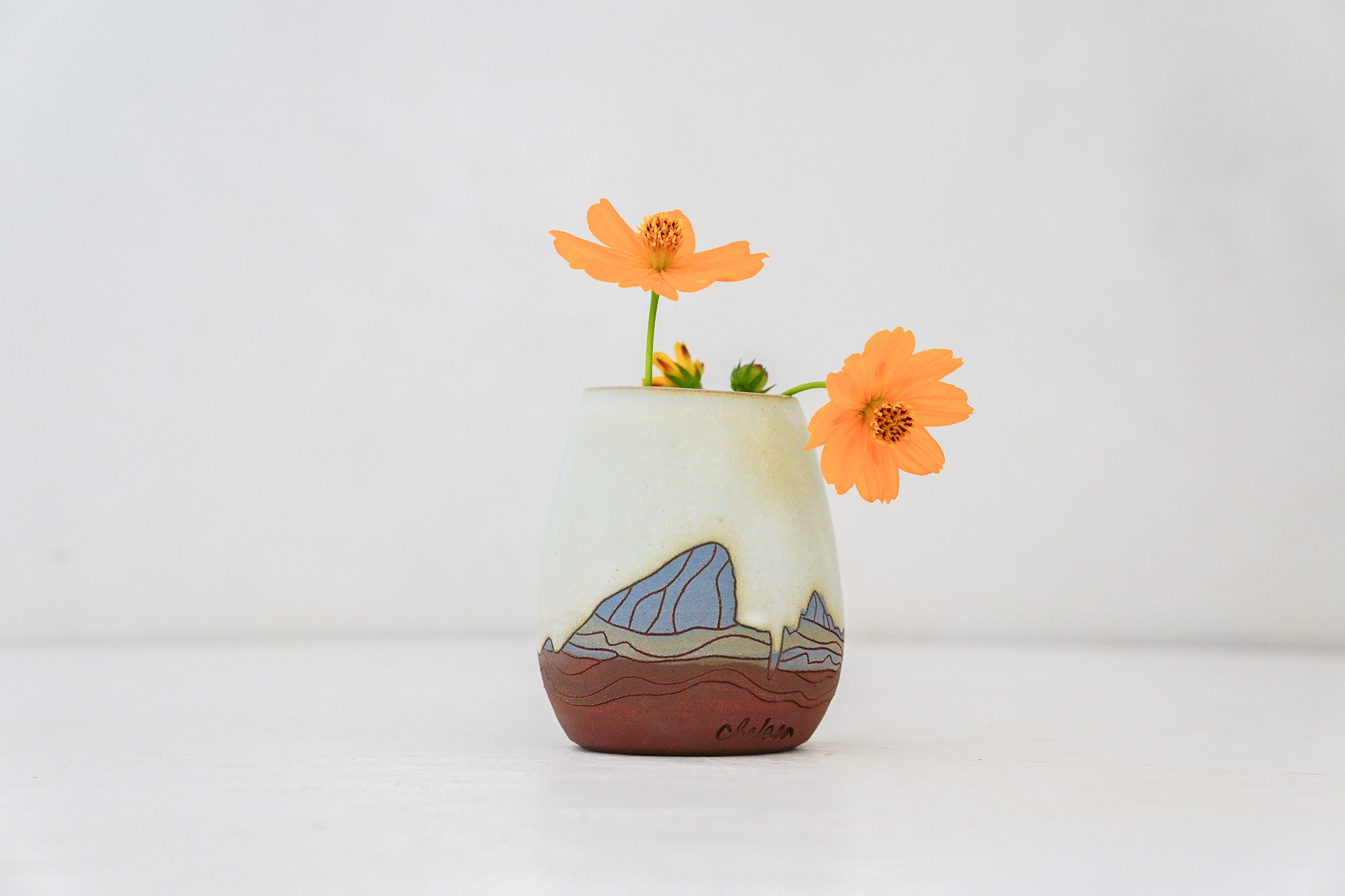 E Teton Bud vase in Bone