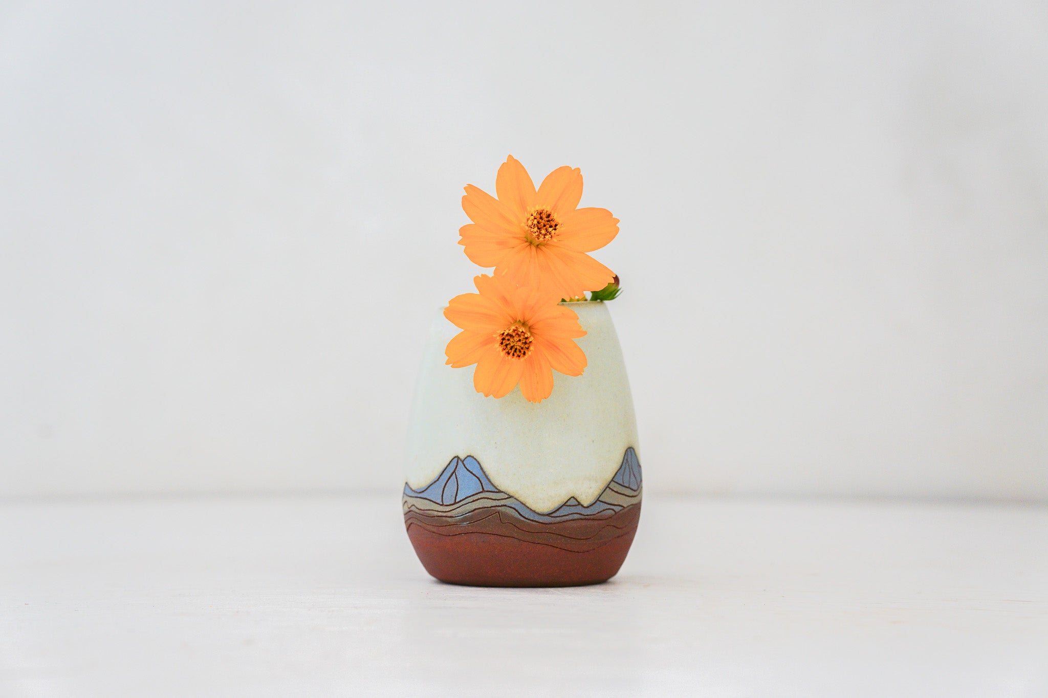 E Teton Bud vase in Bone