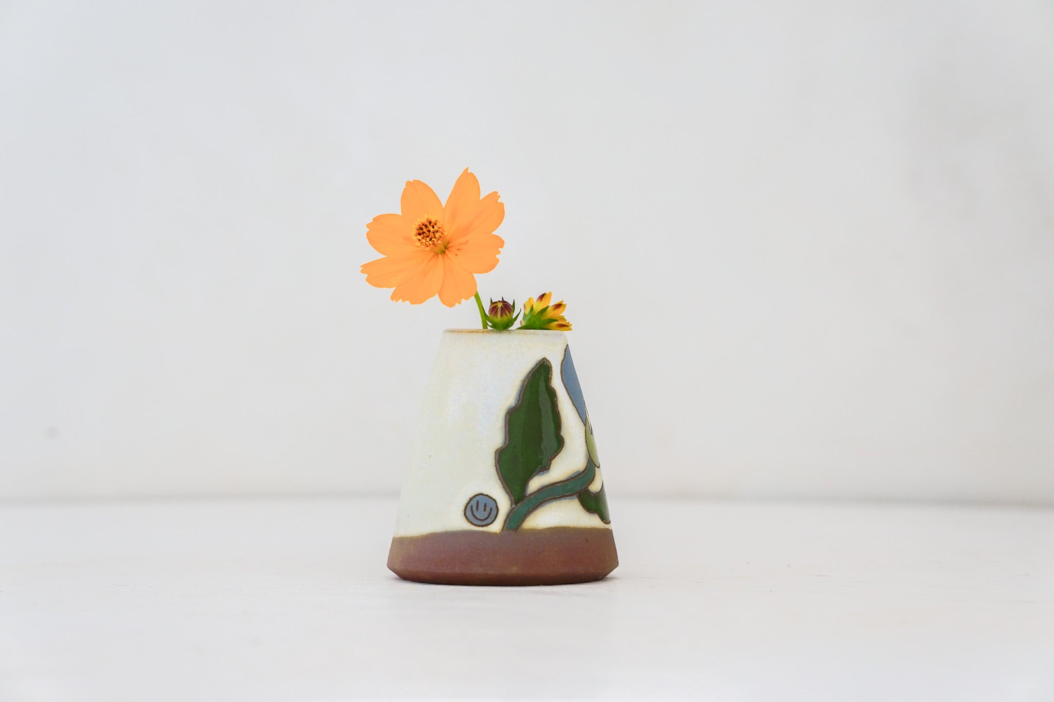 Dancing Flower Bud vase in Bone