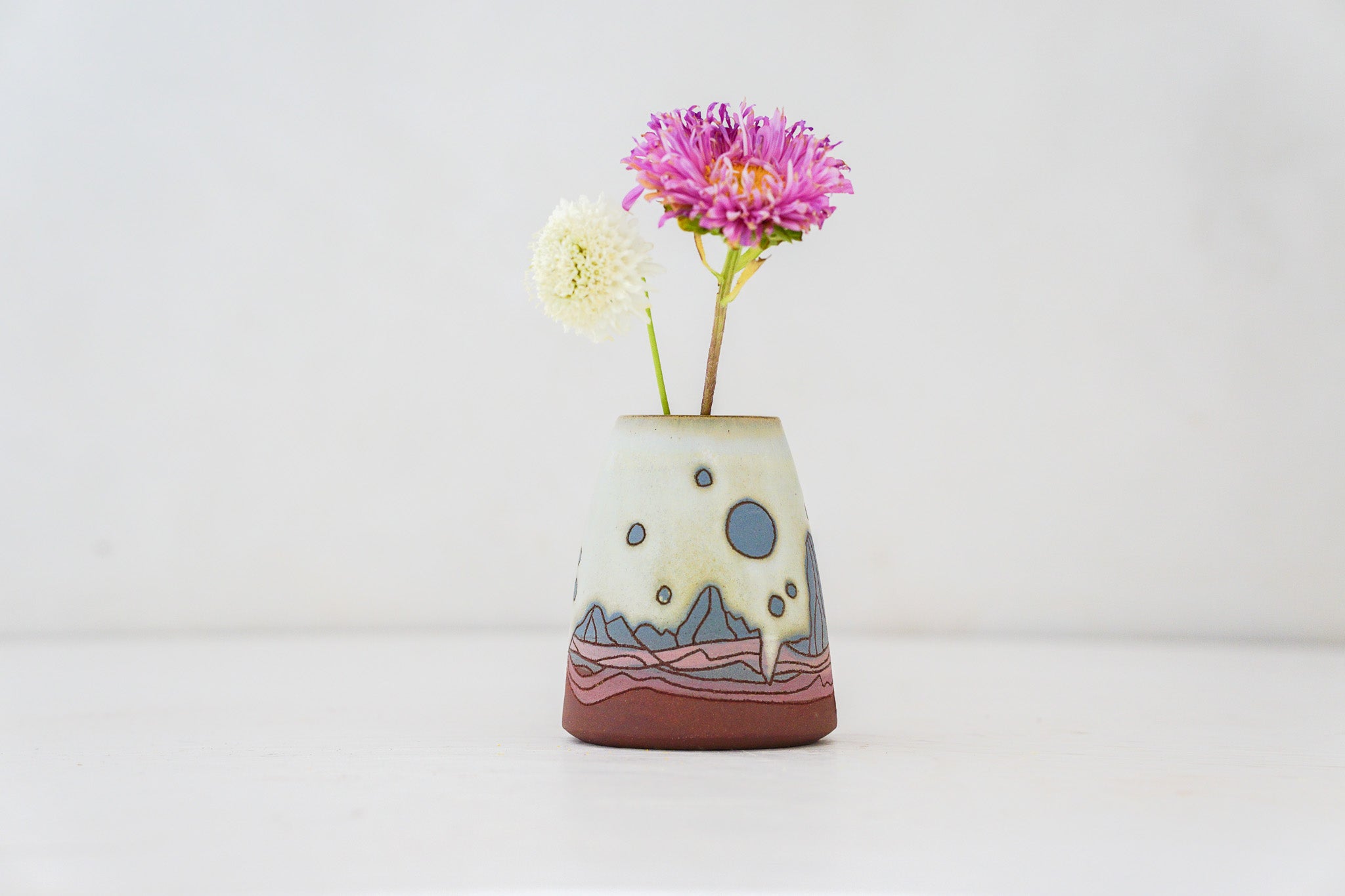 W Teton Stars Bud vase in Bone