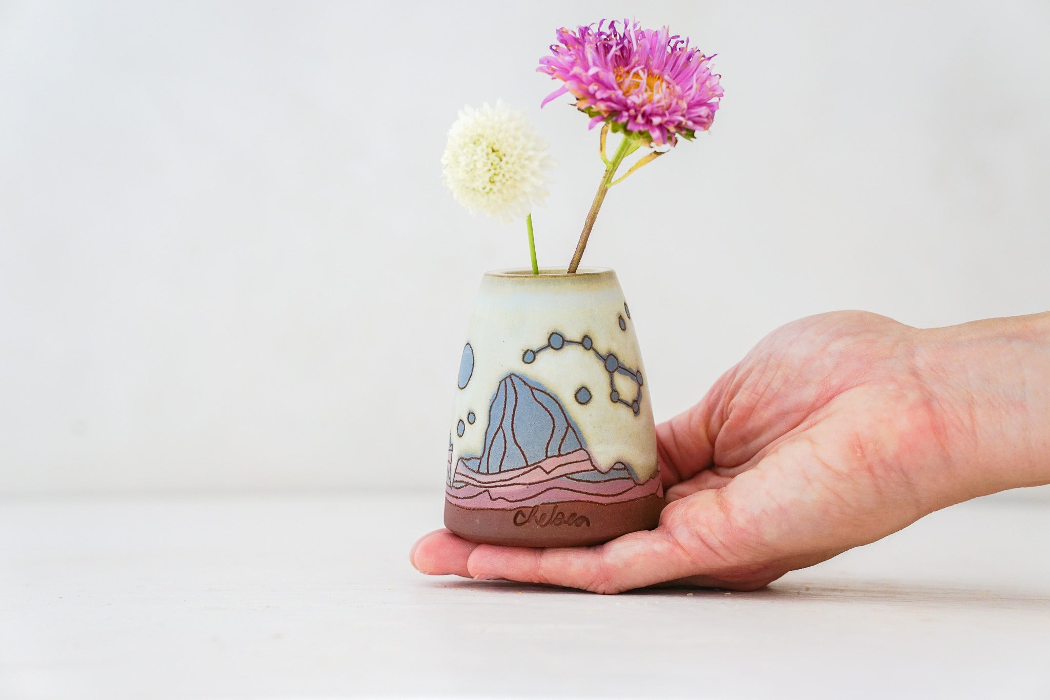 W Teton Stars Bud vase in Bone