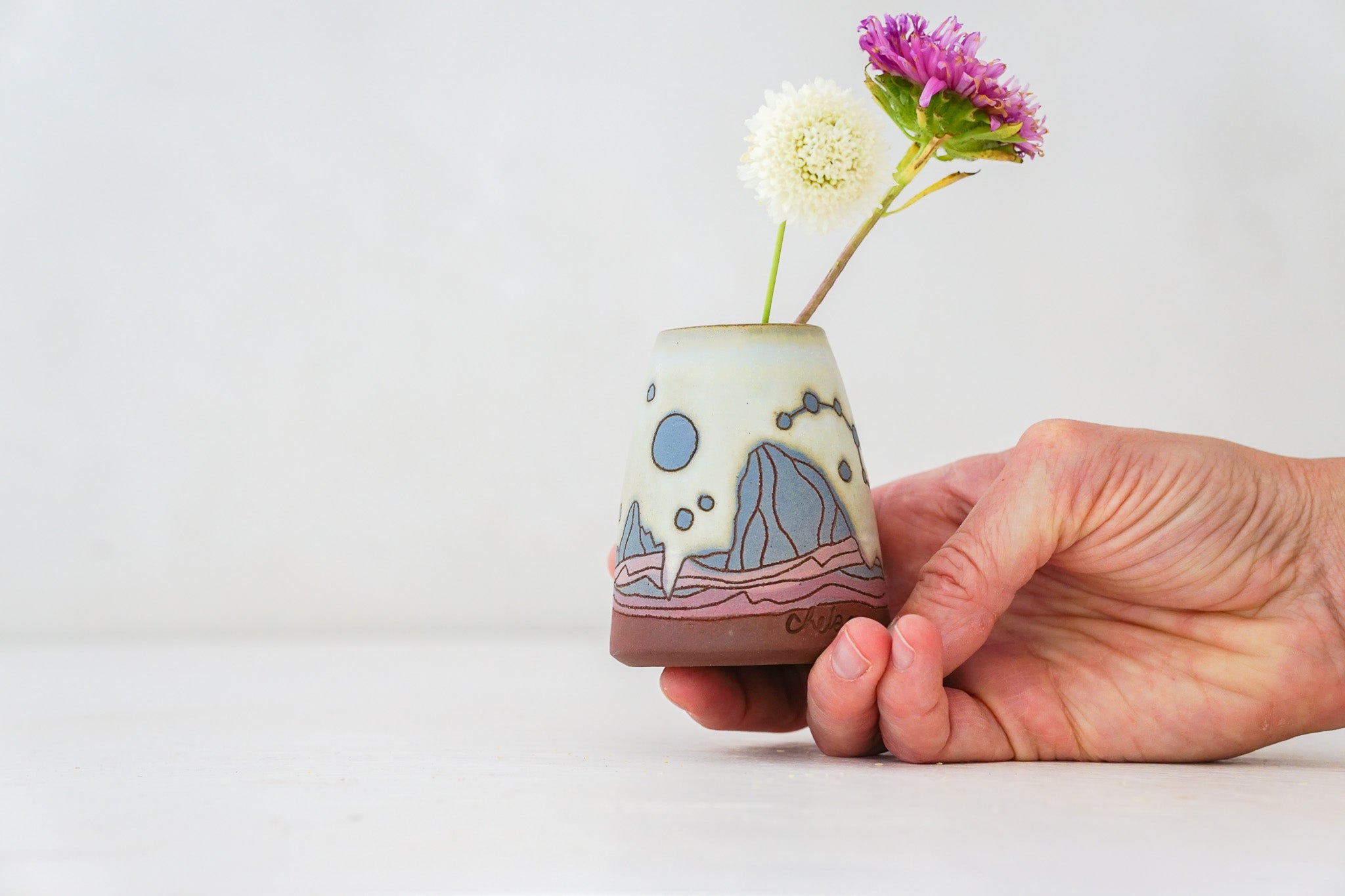 W Teton Stars Bud vase in Bone