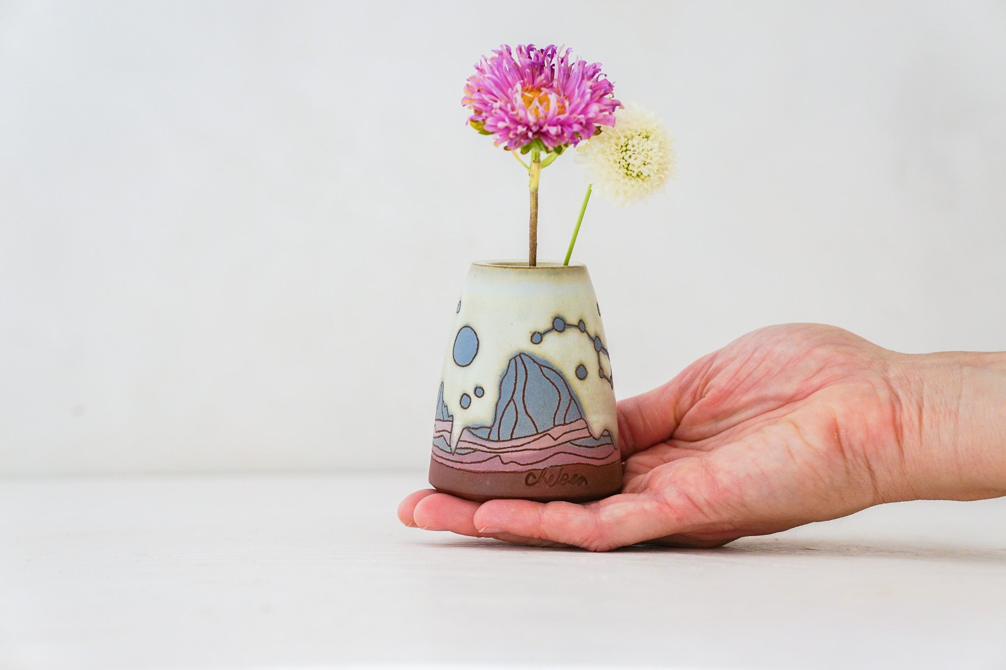W Teton Stars Bud vase in Bone