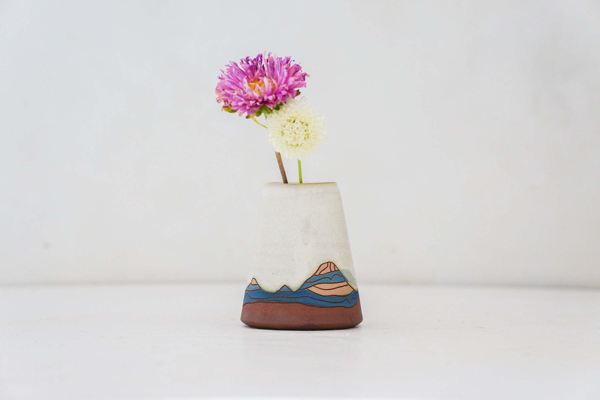 E Teton Bud vase in Bone