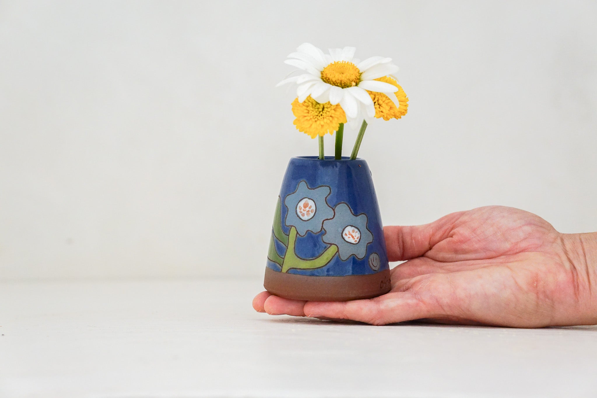 Flower Pop Bud vase in Flax
