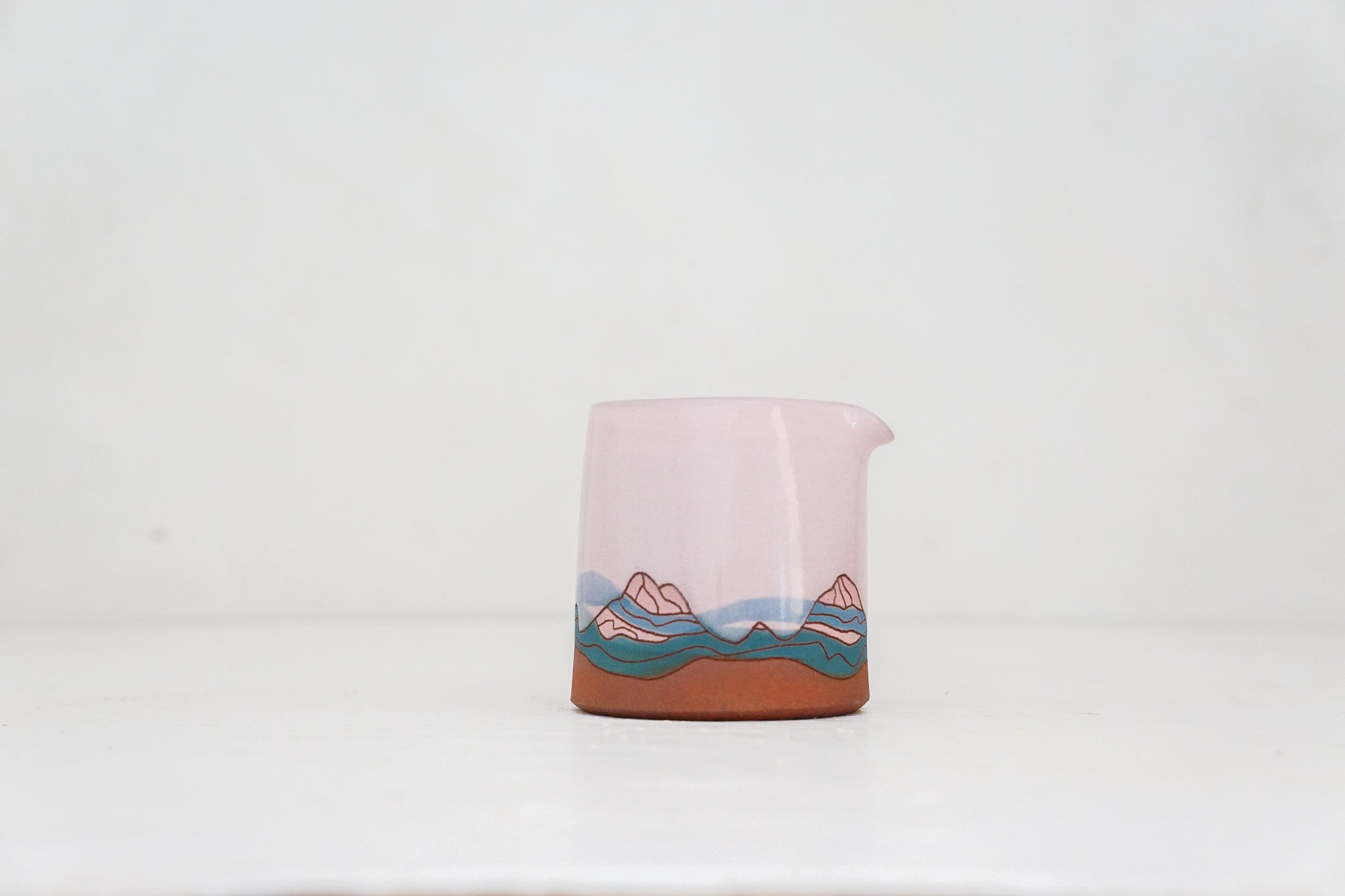 E Teton Pitcher in Bubblegum