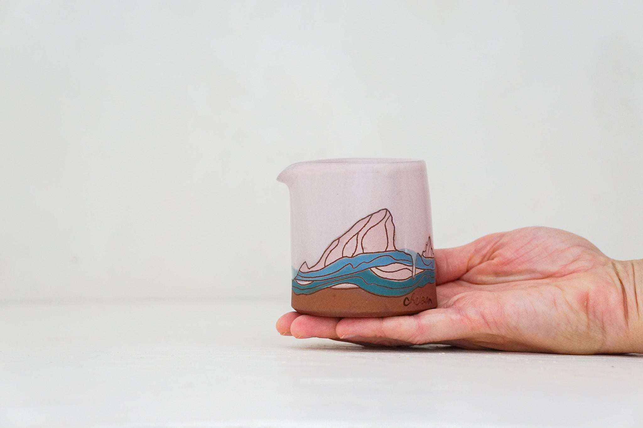 E Teton Pitcher in Bubblegum