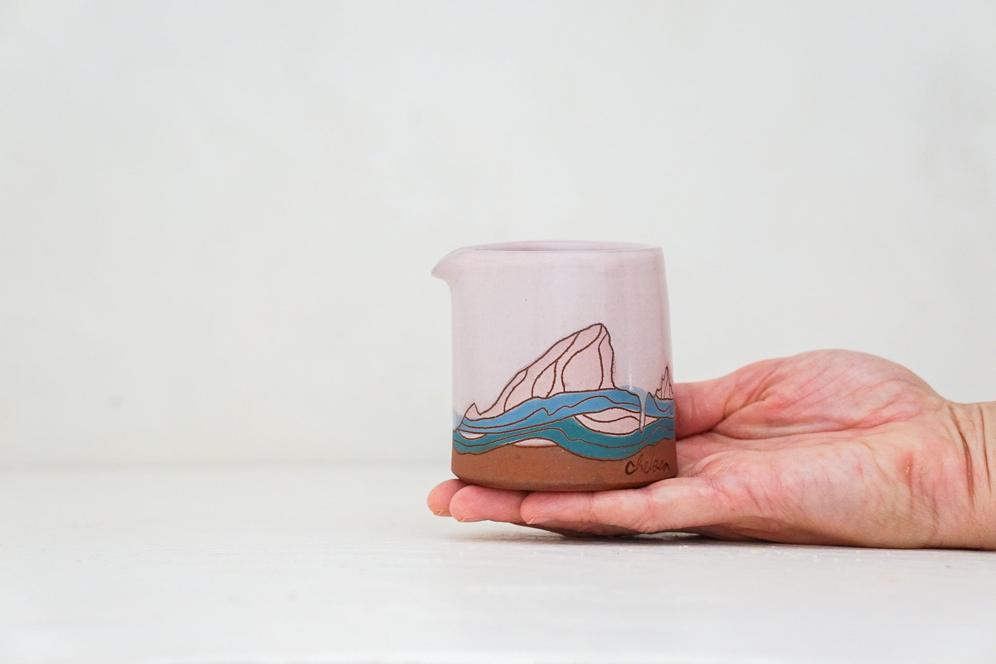 E Teton Pitcher in Bubblegum