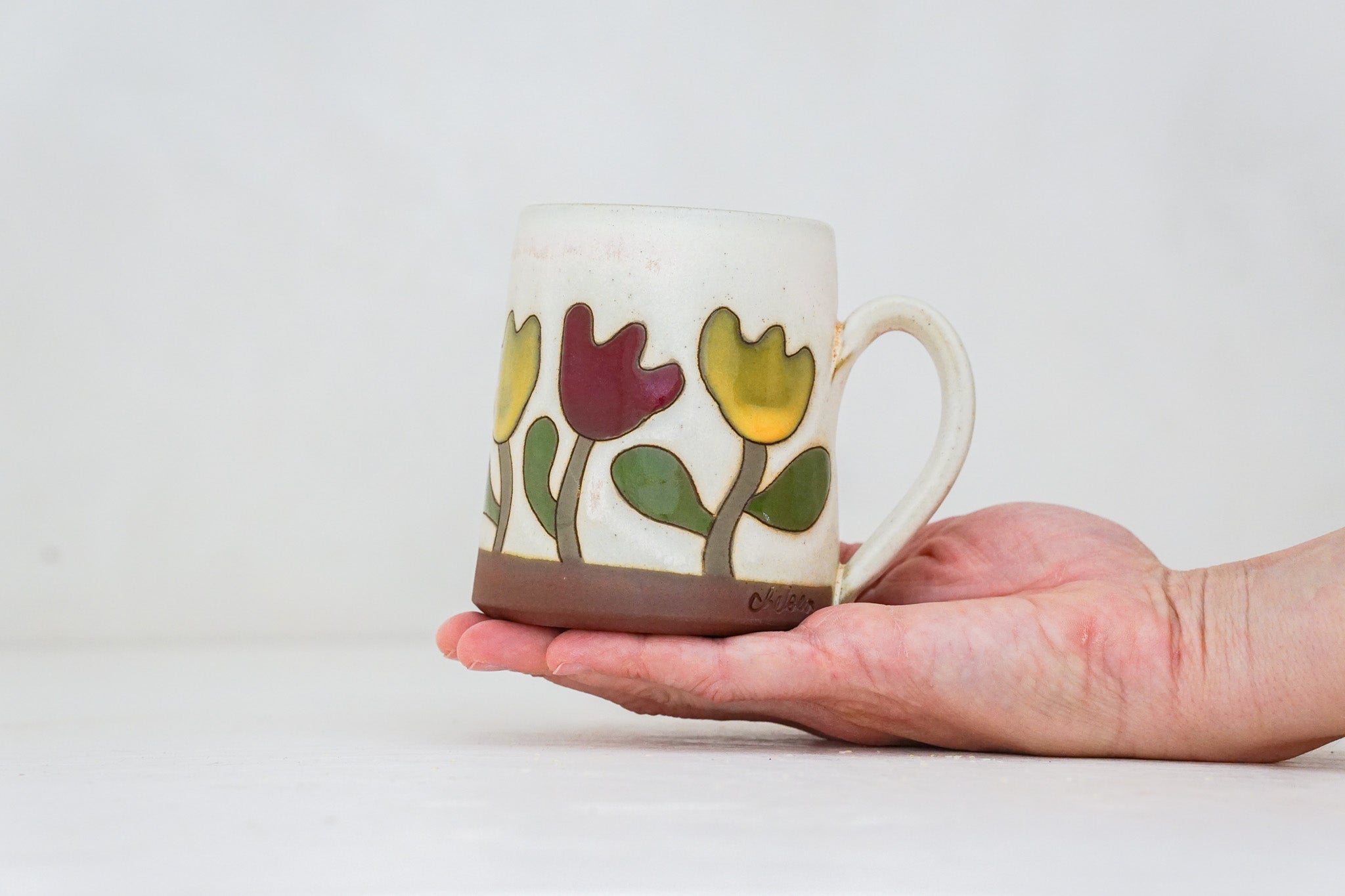 Tulip mug in Bone