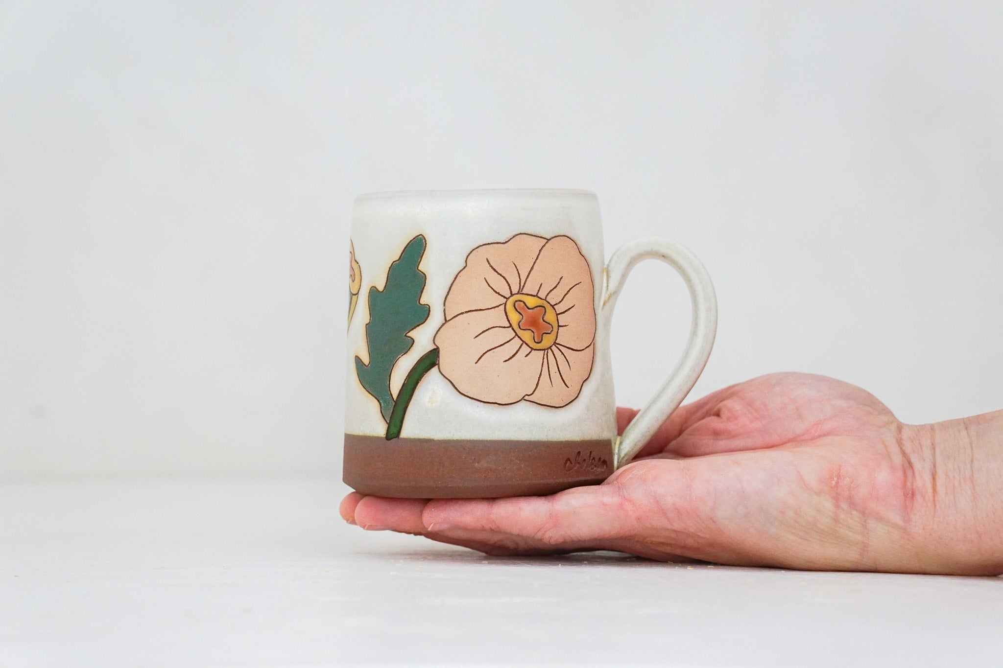 Poppy mug in Bone
