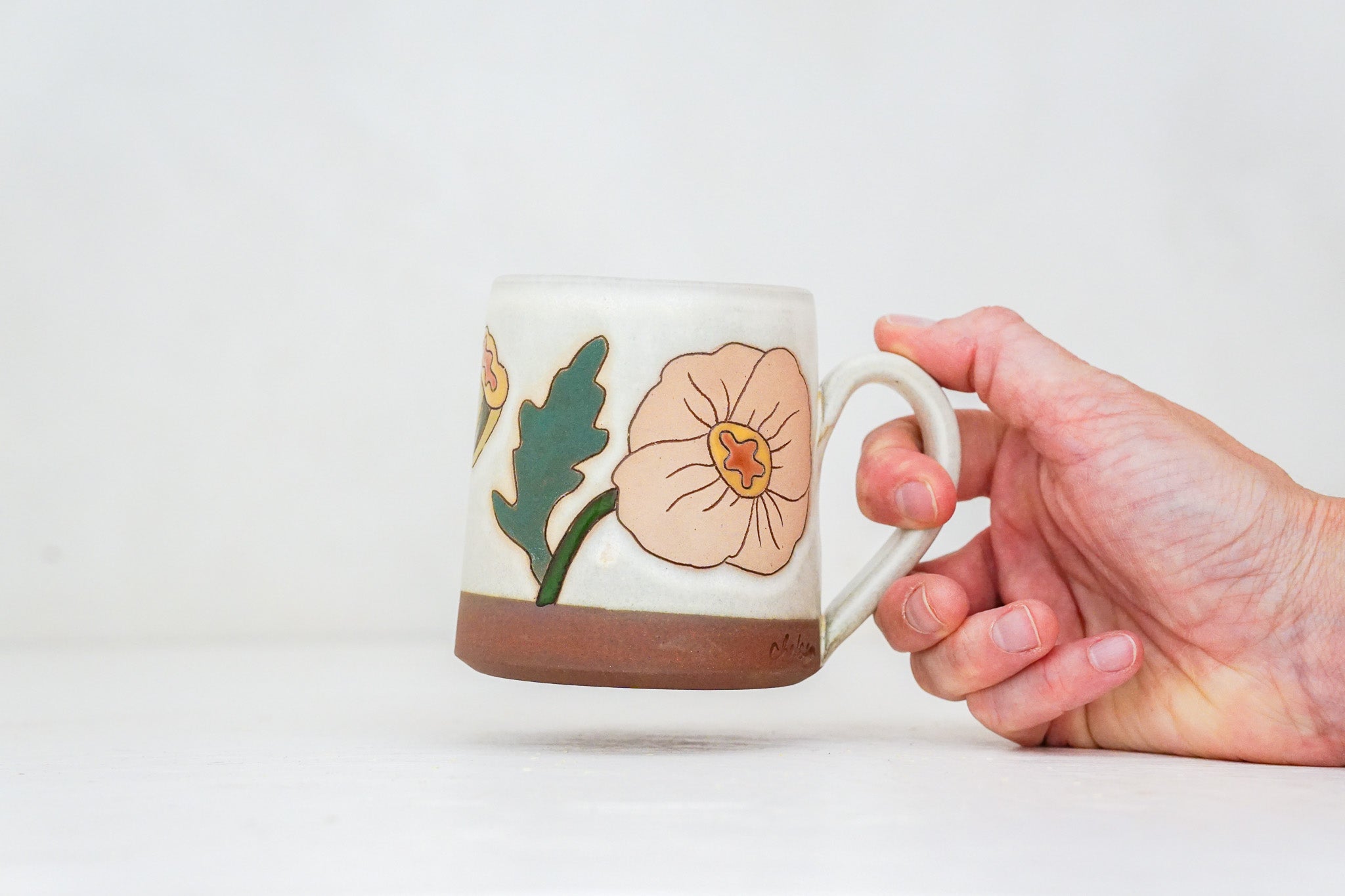 Poppy mug in Bone