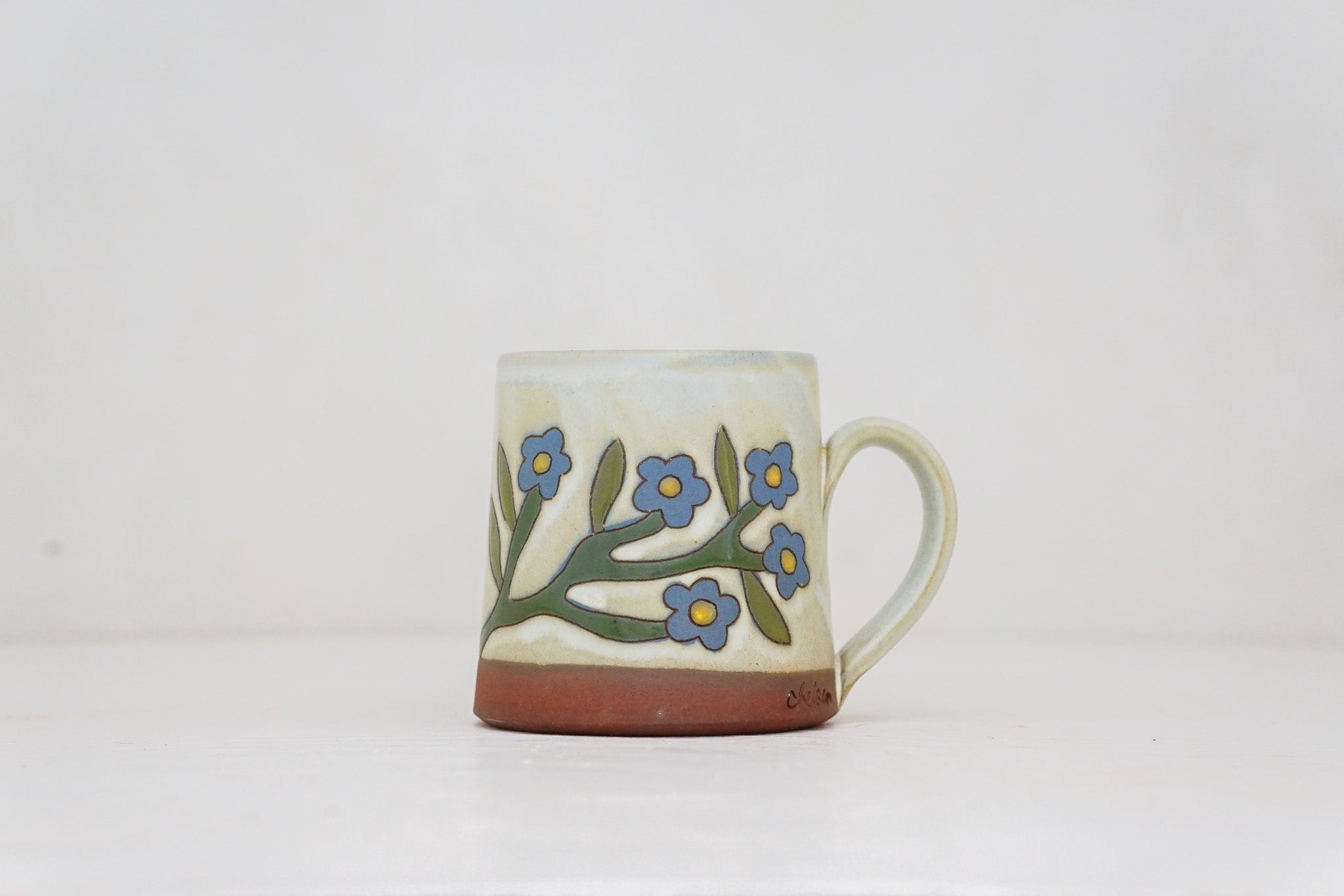 Forget-me-not mug in Bone