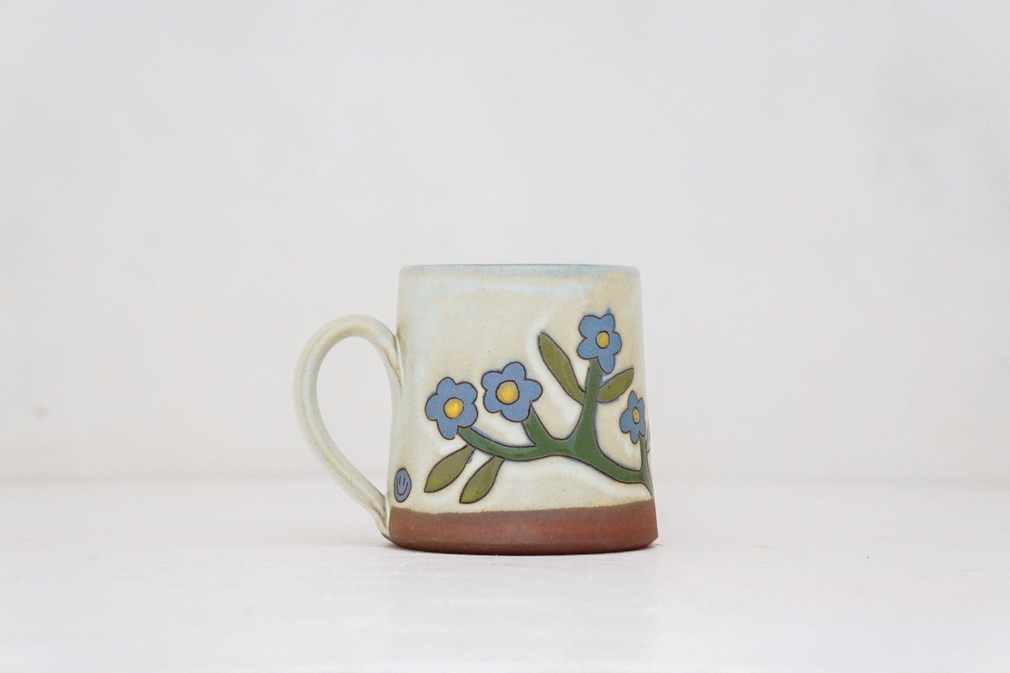 Forget-me-not mug in Bone