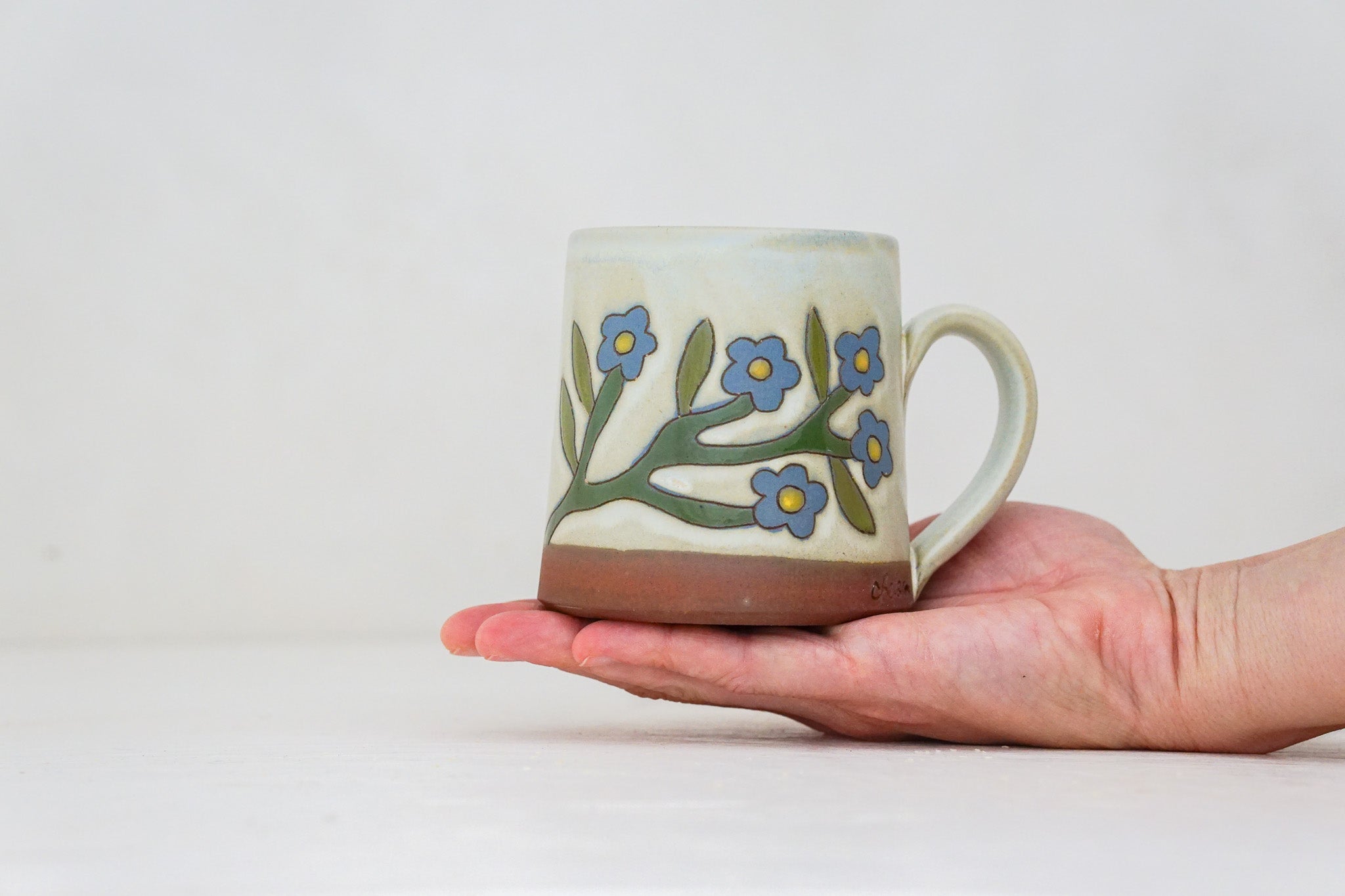 Forget-me-not mug in Bone