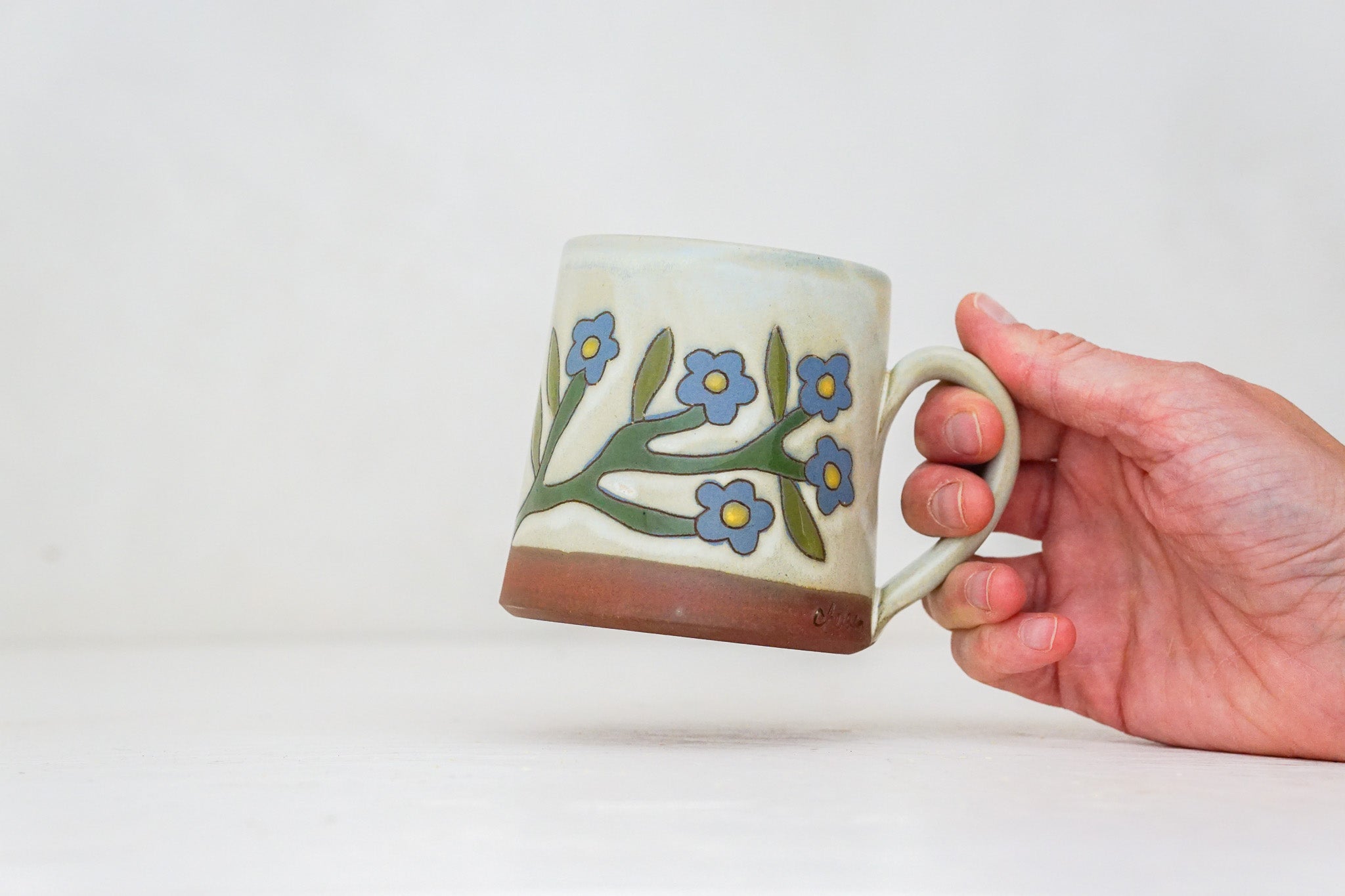 Forget-me-not mug in Bone