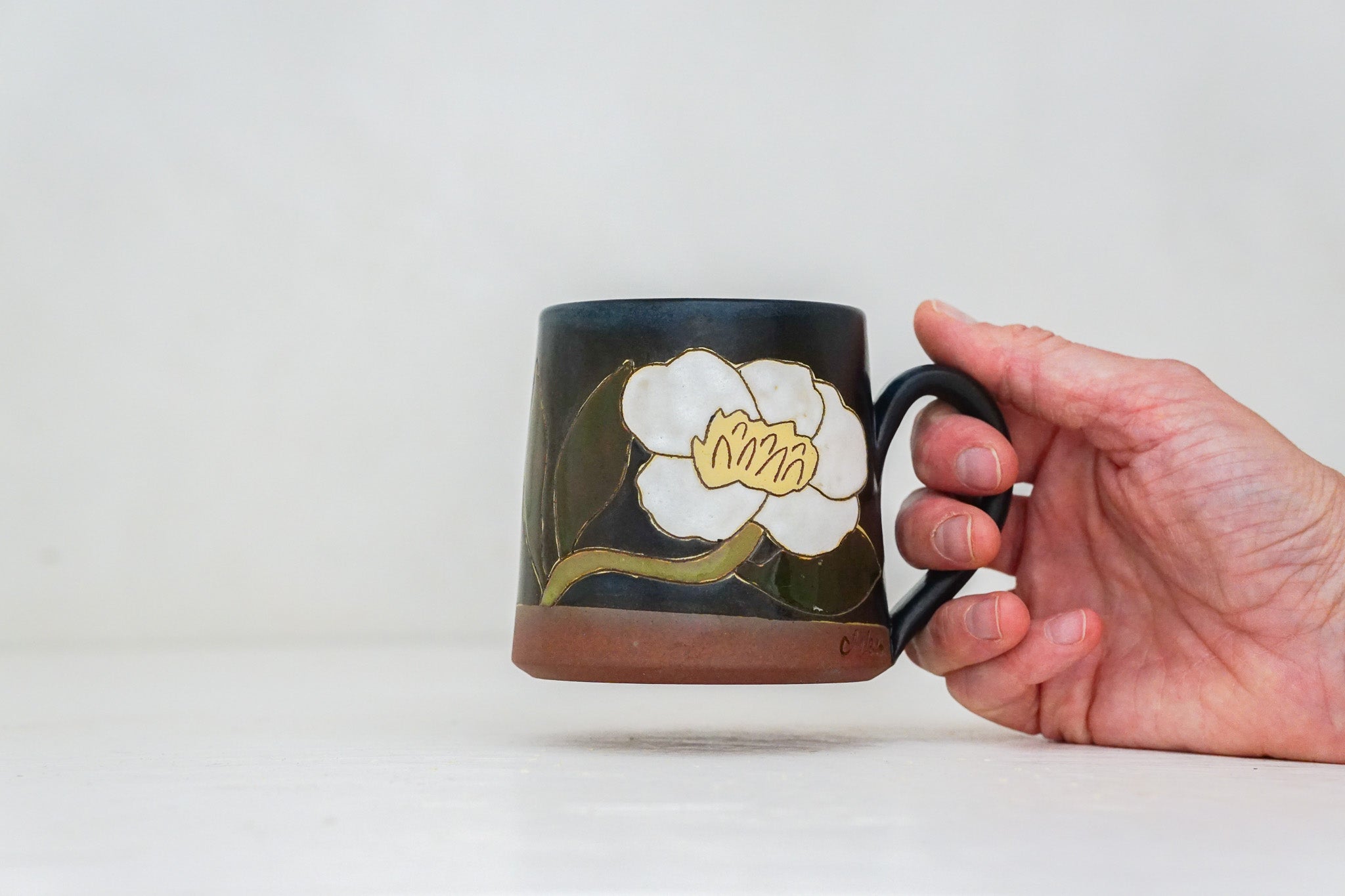 White Flower mug in Darby