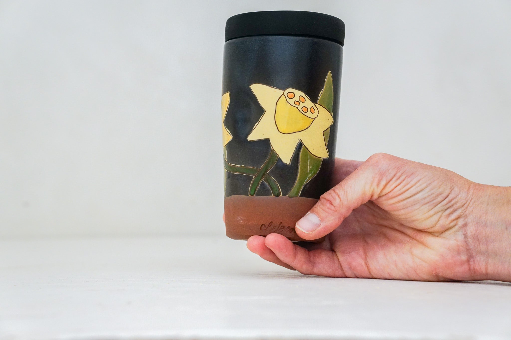 GOLD Daffodil travel cup in Darby