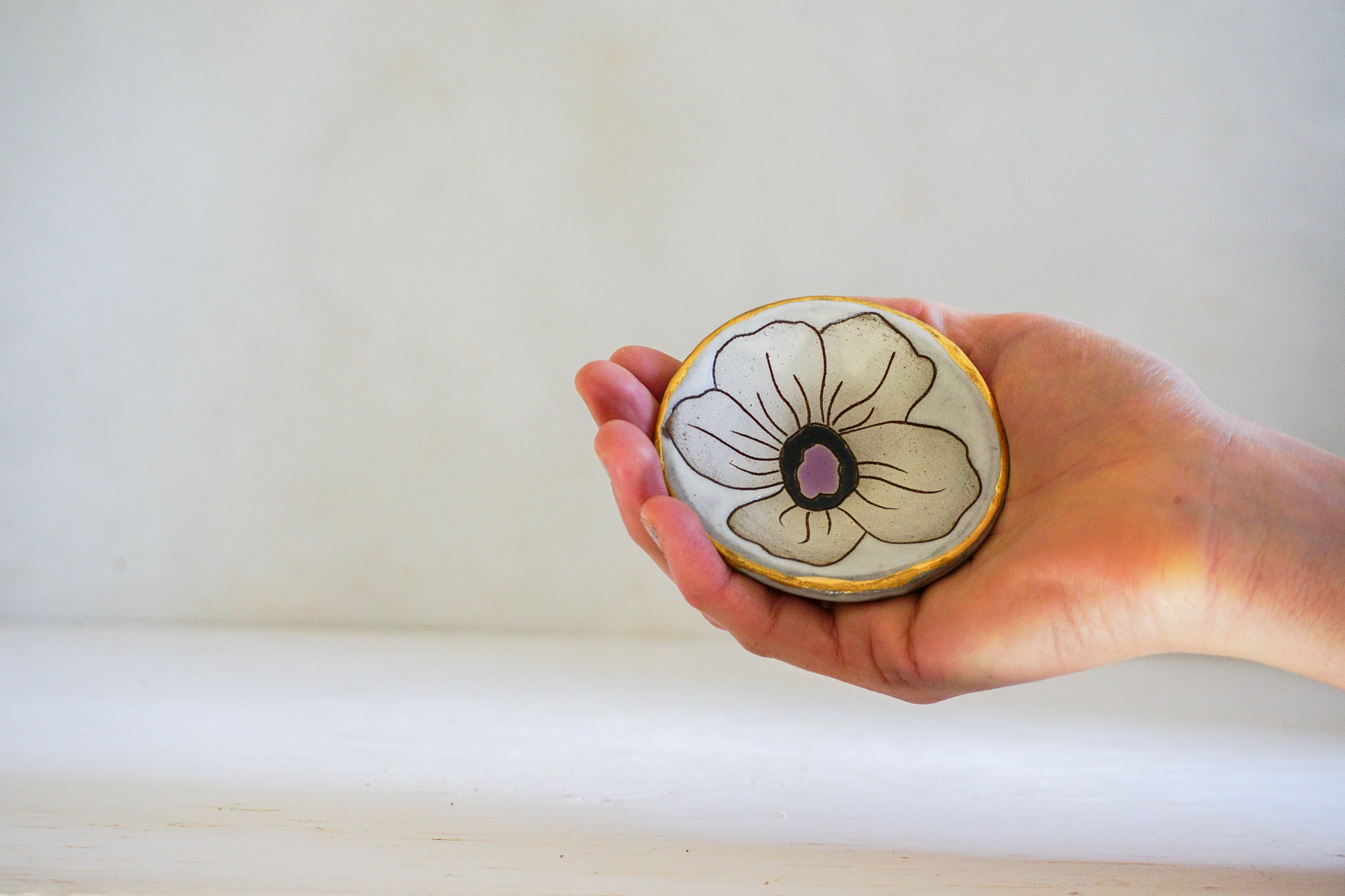 GOLD Flower ring dish in White