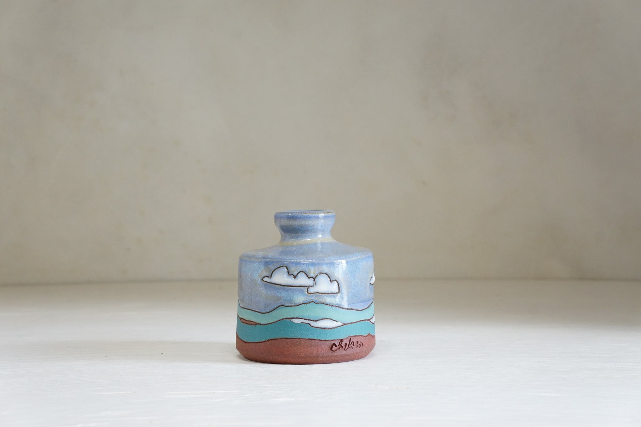 Catching waves Bud vase in Lavender magic