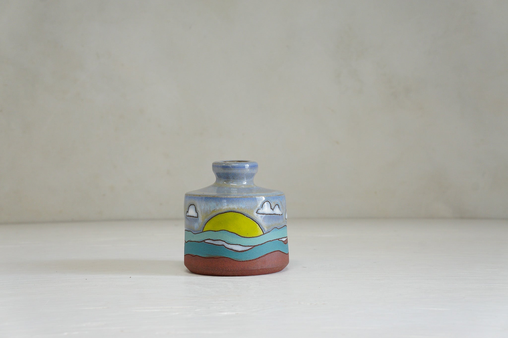 Catching waves Bud vase in Lavender magic