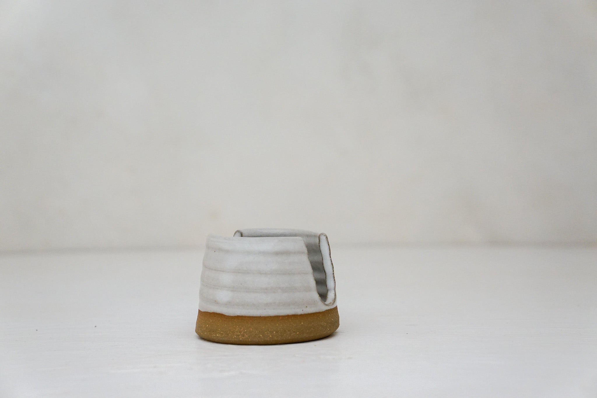 Sponge holder in white