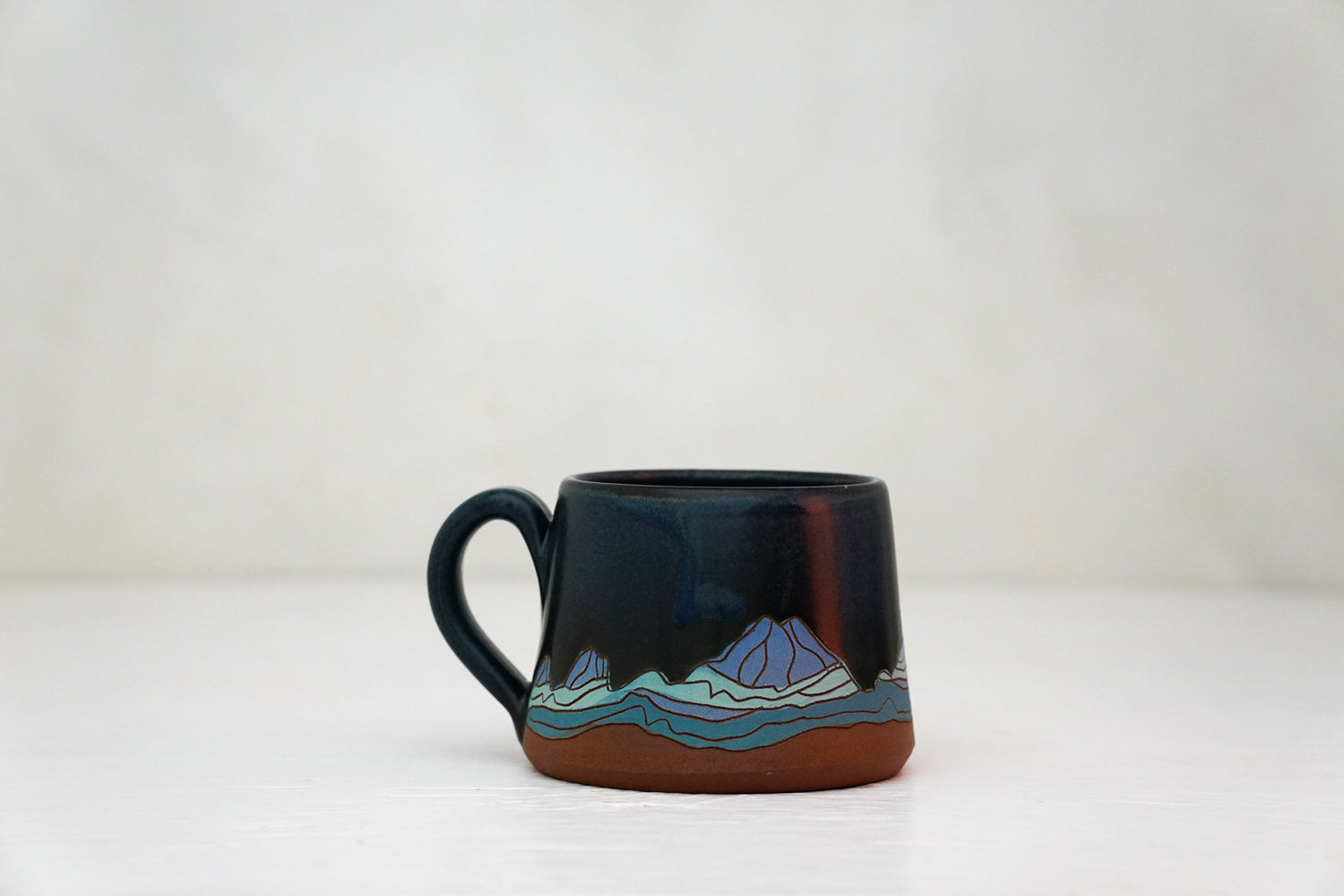 E Teton Shorts mug in Darby