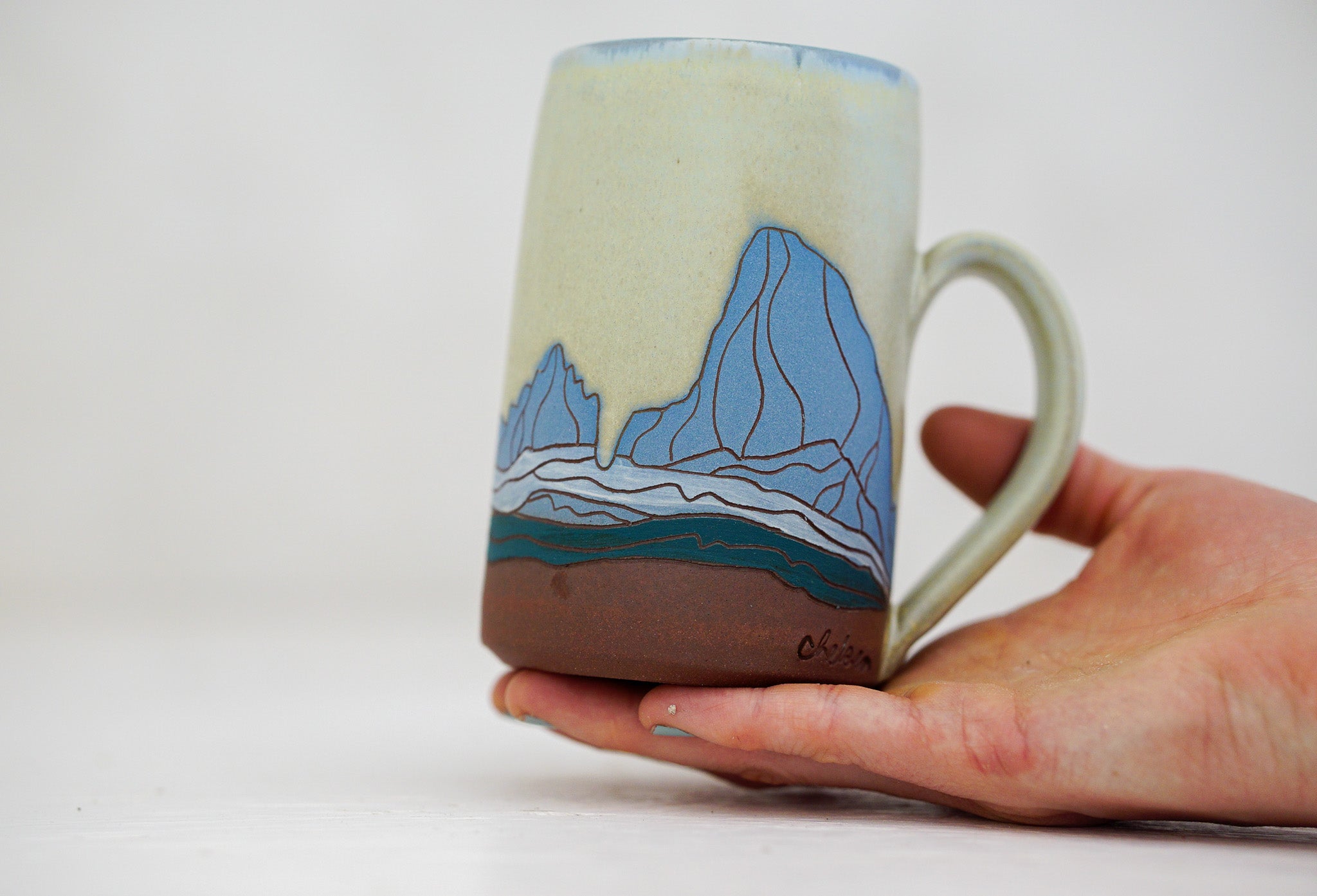 W Teton Tall mug in Bone