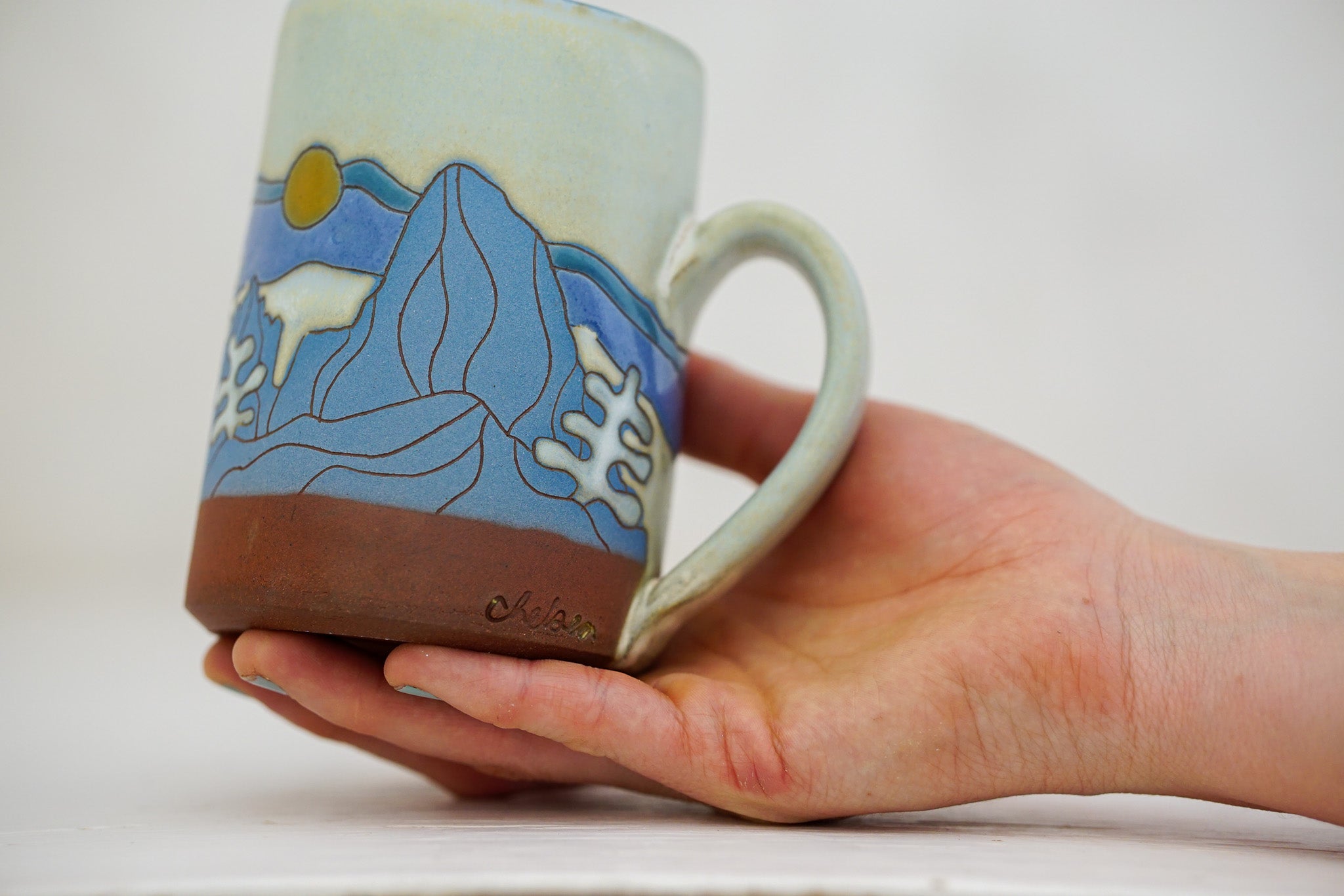 Skylines W Teton Tall mug blues in Bone