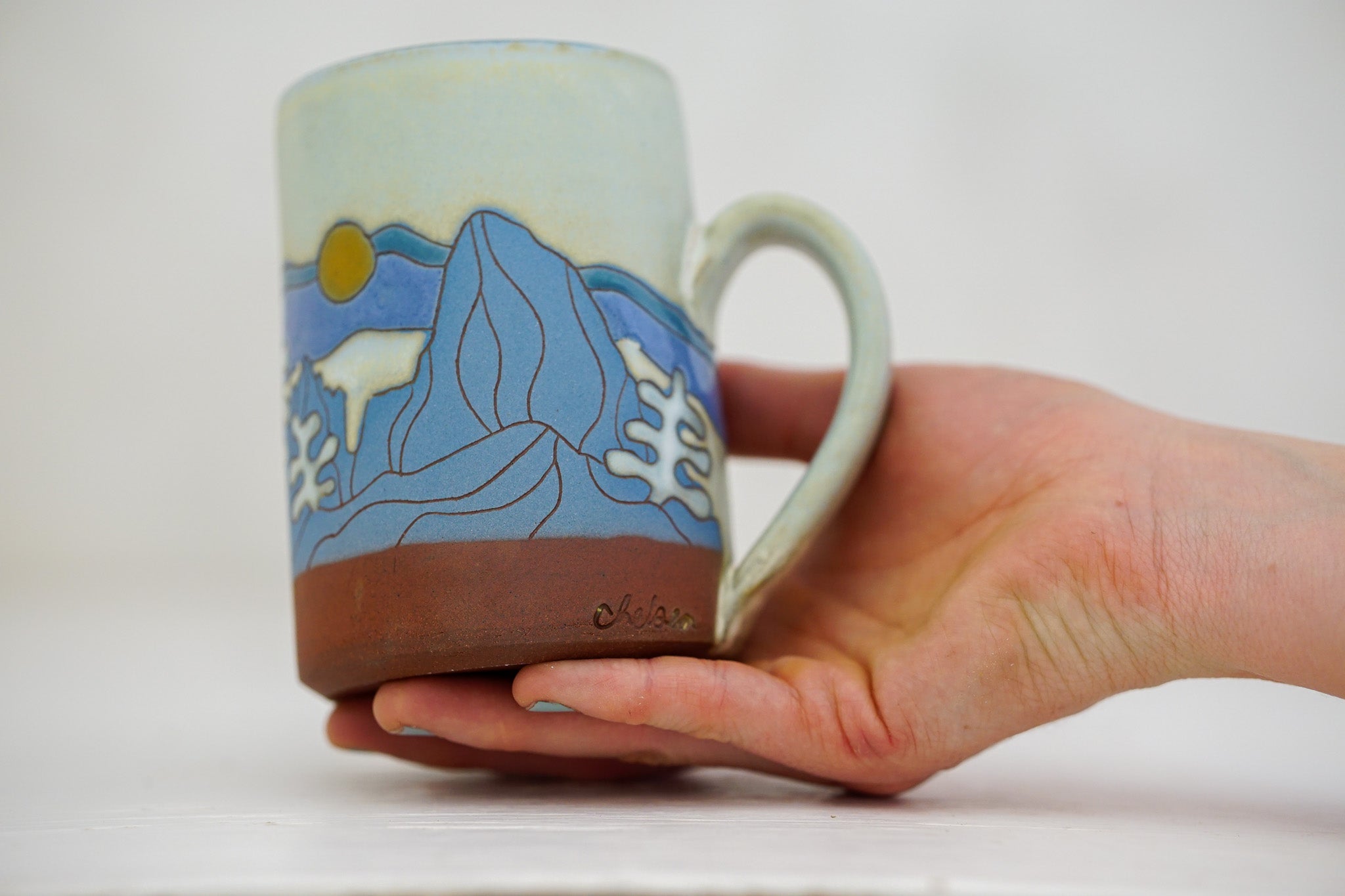 Skylines W Teton Tall mug blues in Bone