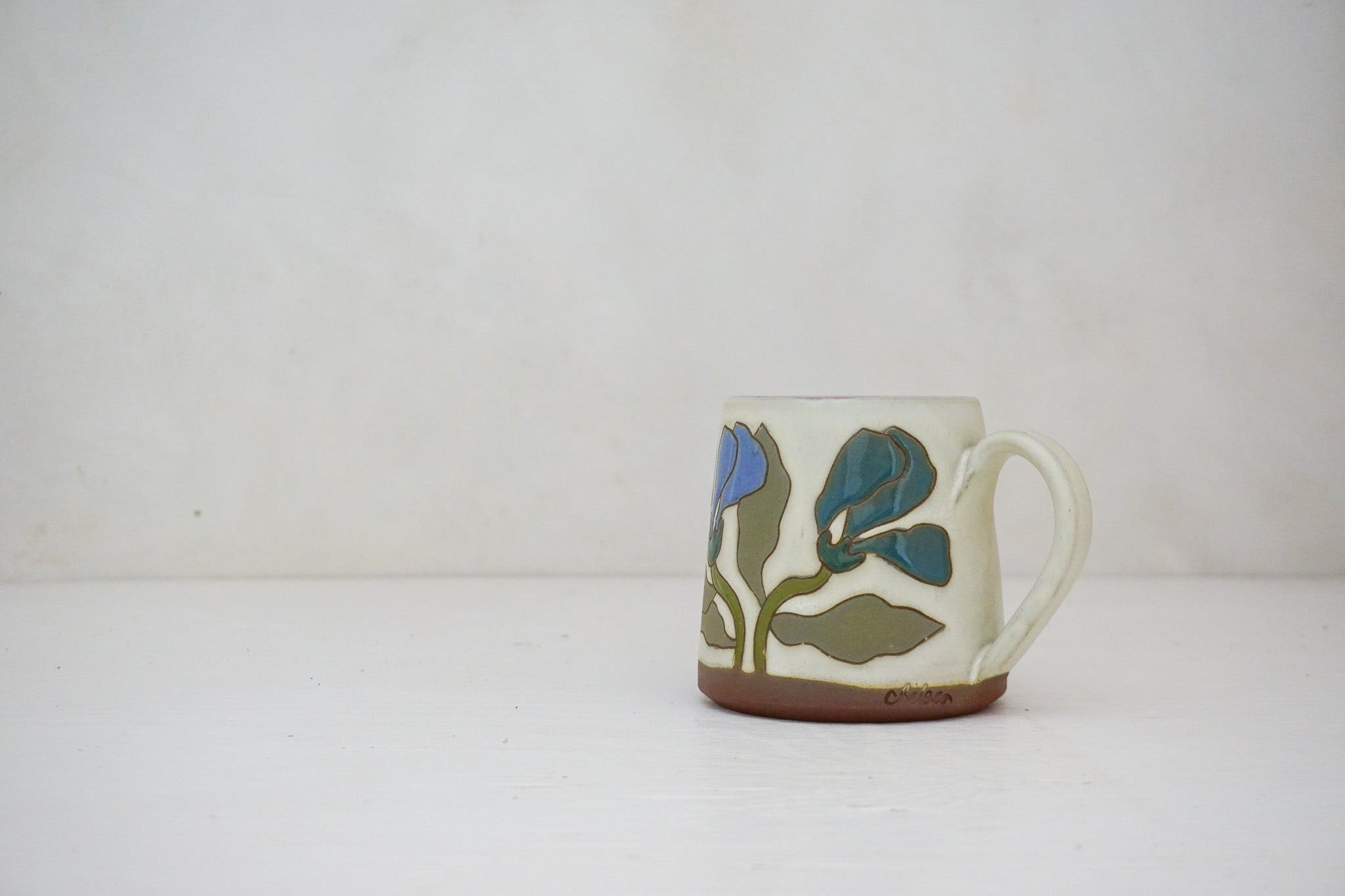 Dancing Flower mug in Bone