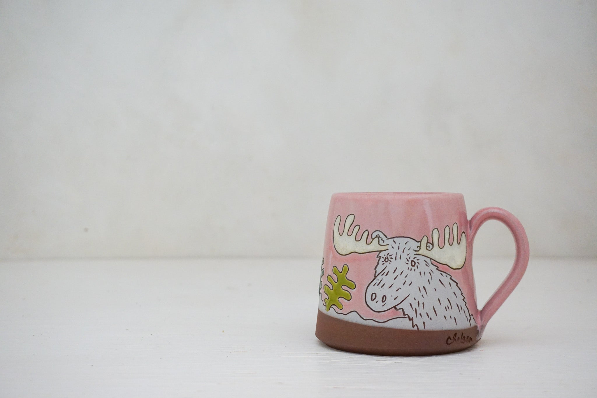 Moose trees mug in Pink