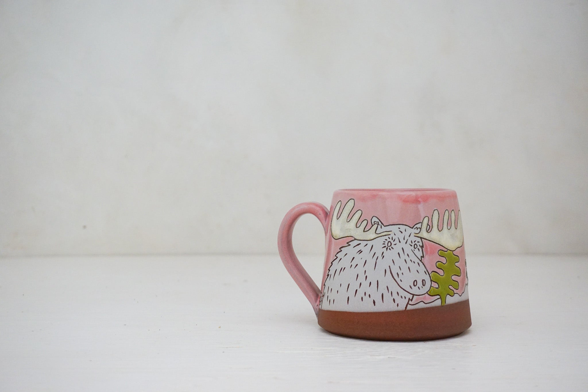 Moose trees mug in Pink