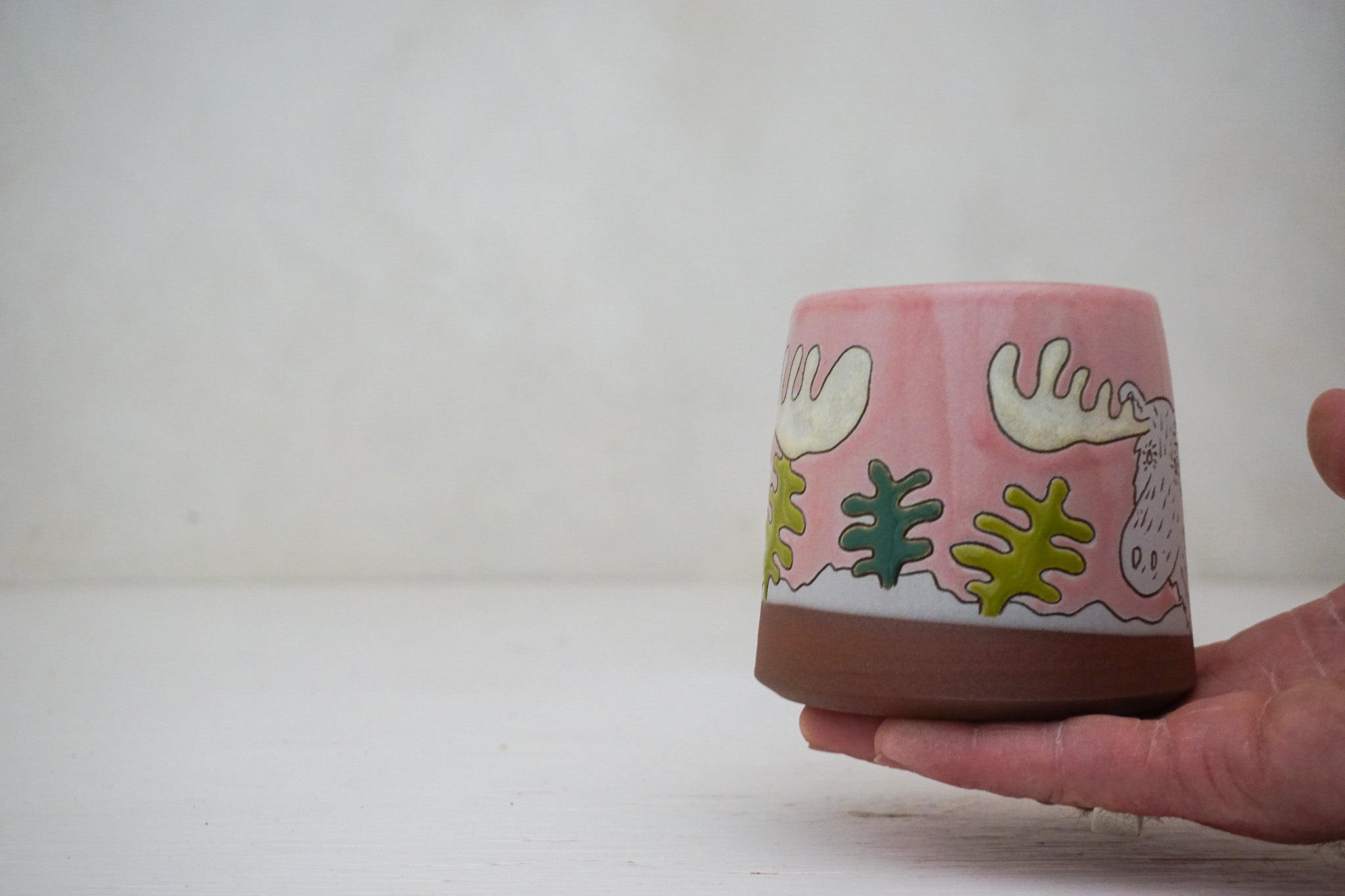 Moose trees mug in Pink