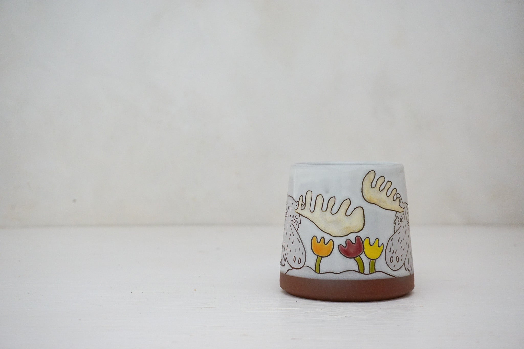 Moose & Tulips mug in White