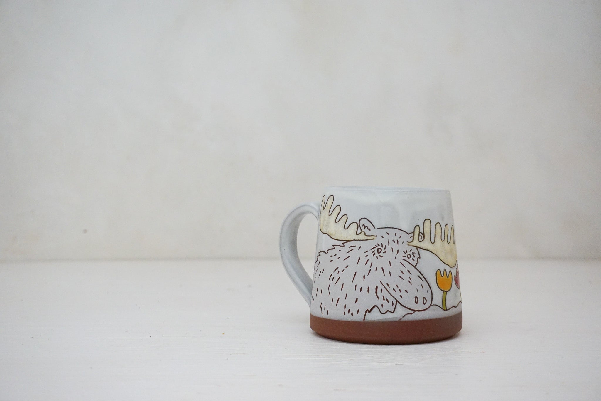 Moose & Tulips mug in White