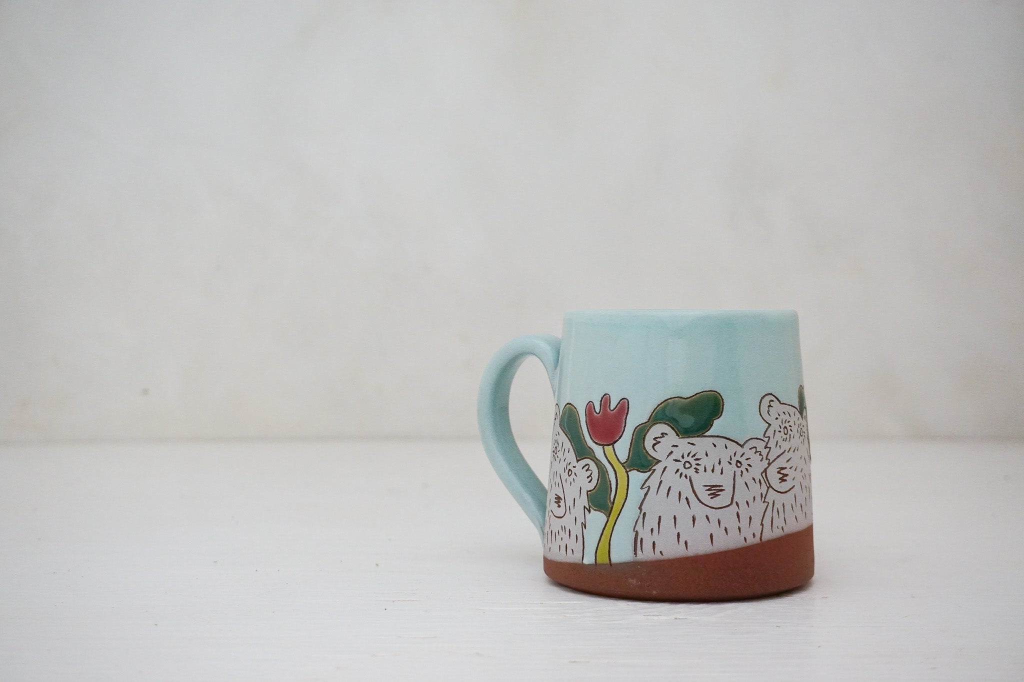Bears & Tulips mug in Ira blue