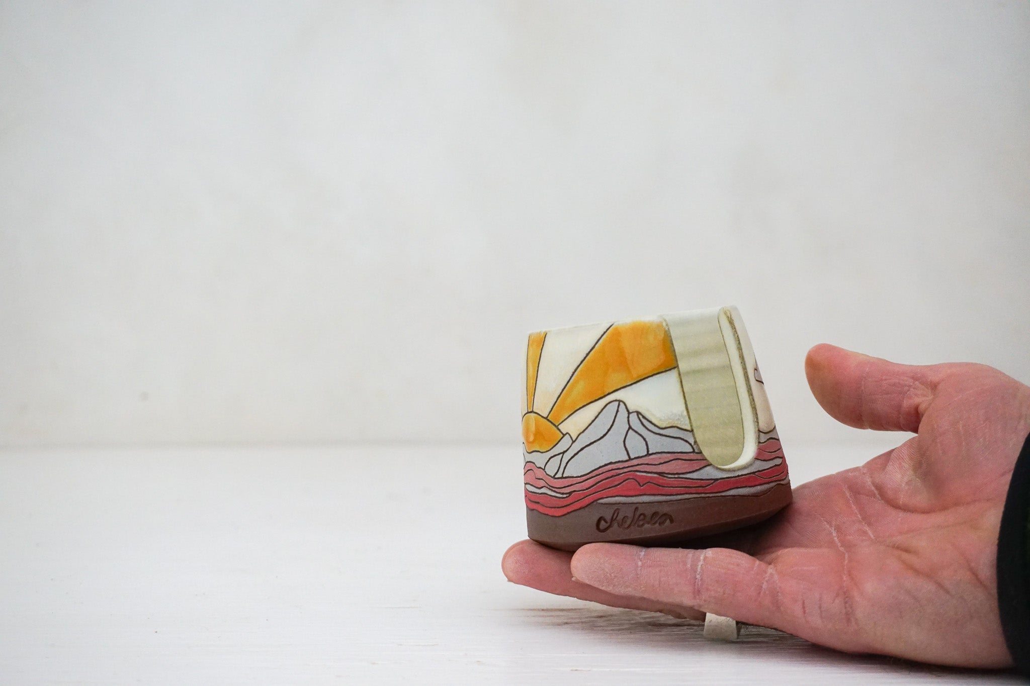 Mtn Sunburst Sponge Holder in Bone