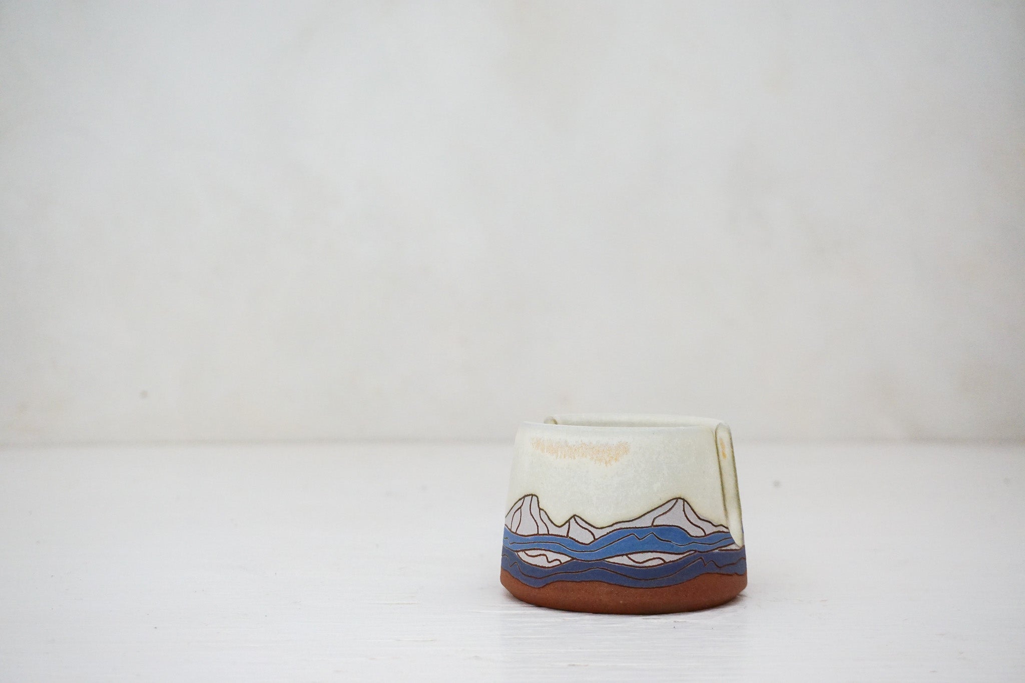 House & Flower Sponge Holder in Bone