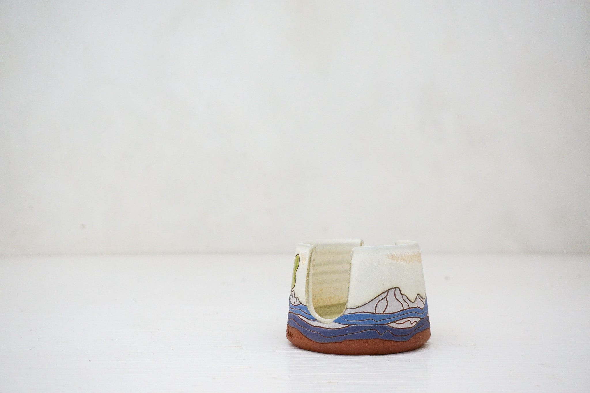 House & Flower Sponge Holder in Bone