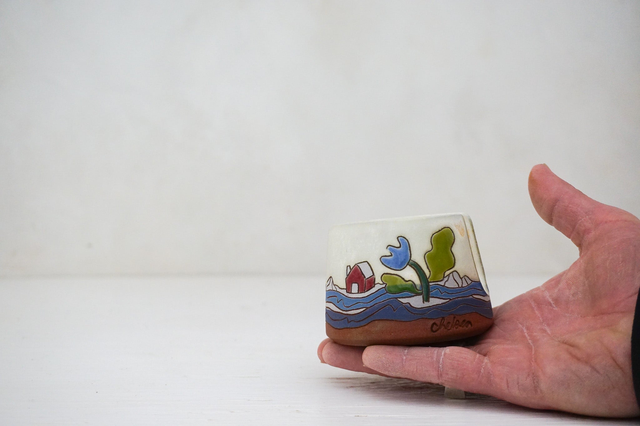 House & Flower Sponge Holder in Bone